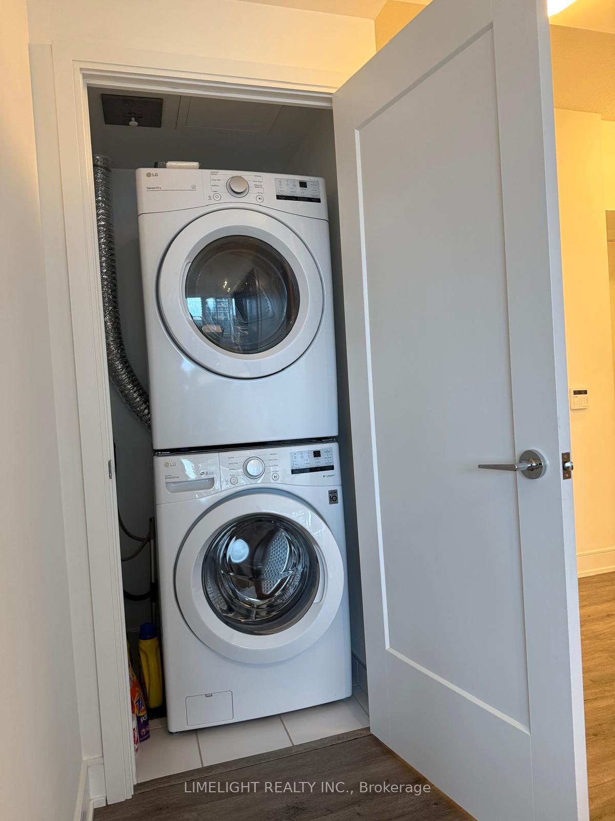 Photo 5 of Unit 2009, 70 Annie Craig Drive, Etobicoke, Mimico — HOMEH