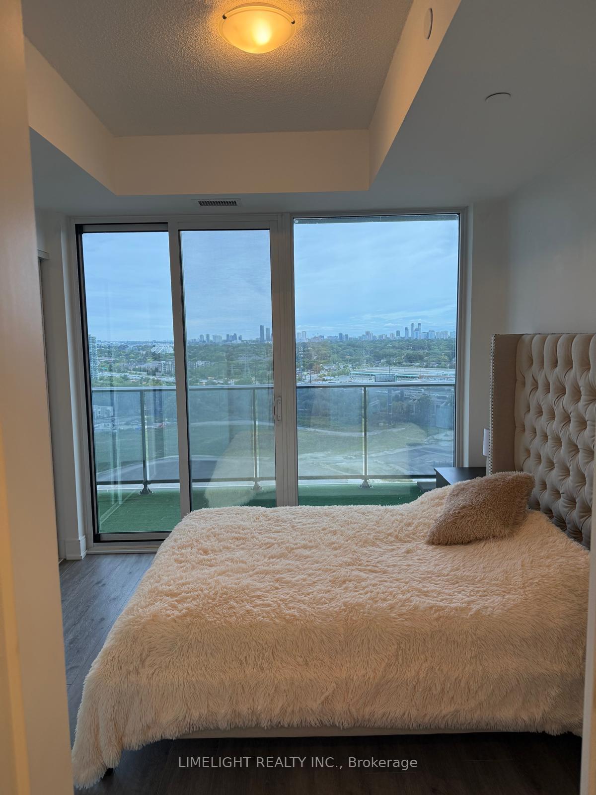 Photo 14 of Unit 2009, 70 Annie Craig Drive, Etobicoke, Mimico — HOMEH