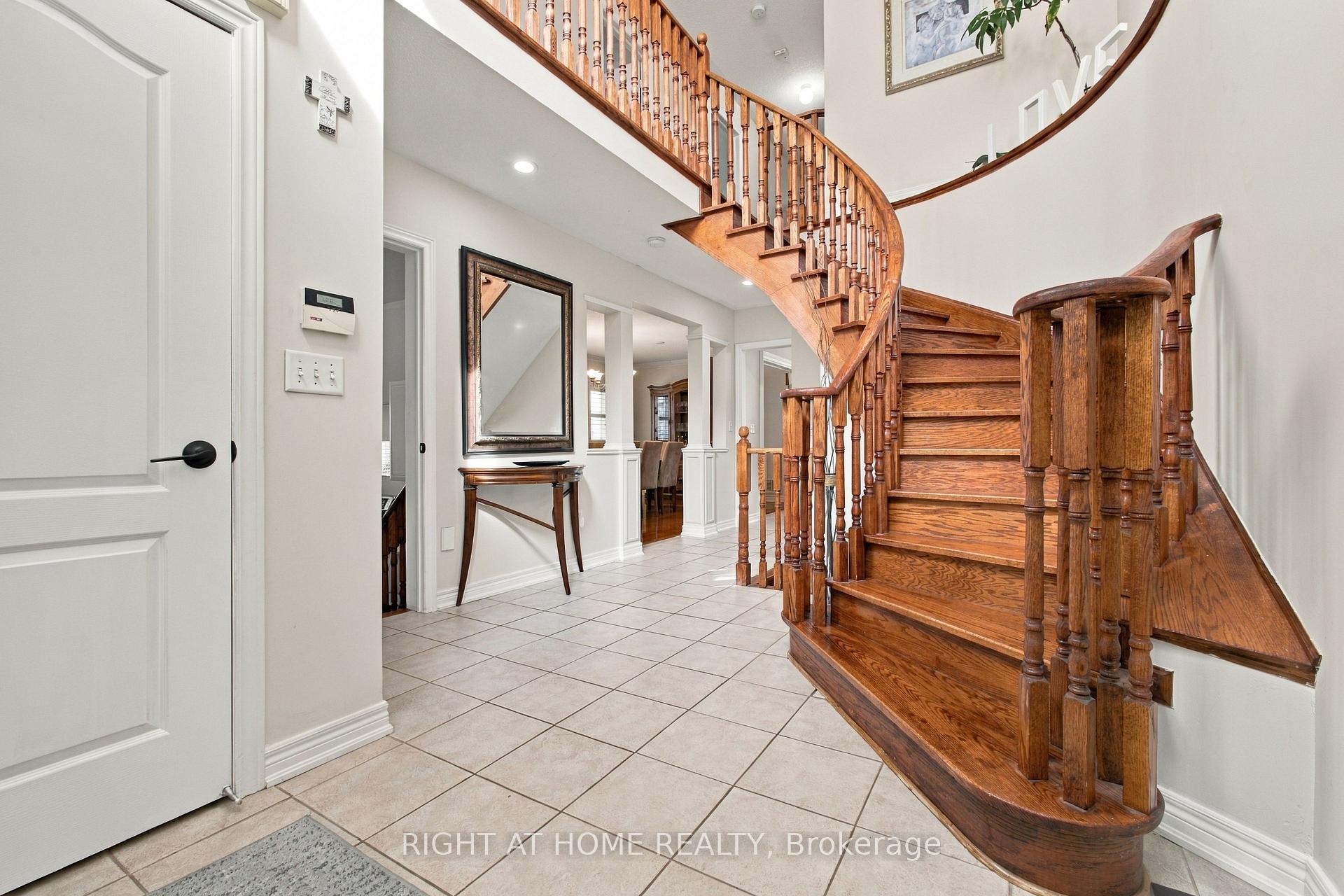 Photo 7 of 212 Bachman Drive, Vaughan, Maple — HOMEH