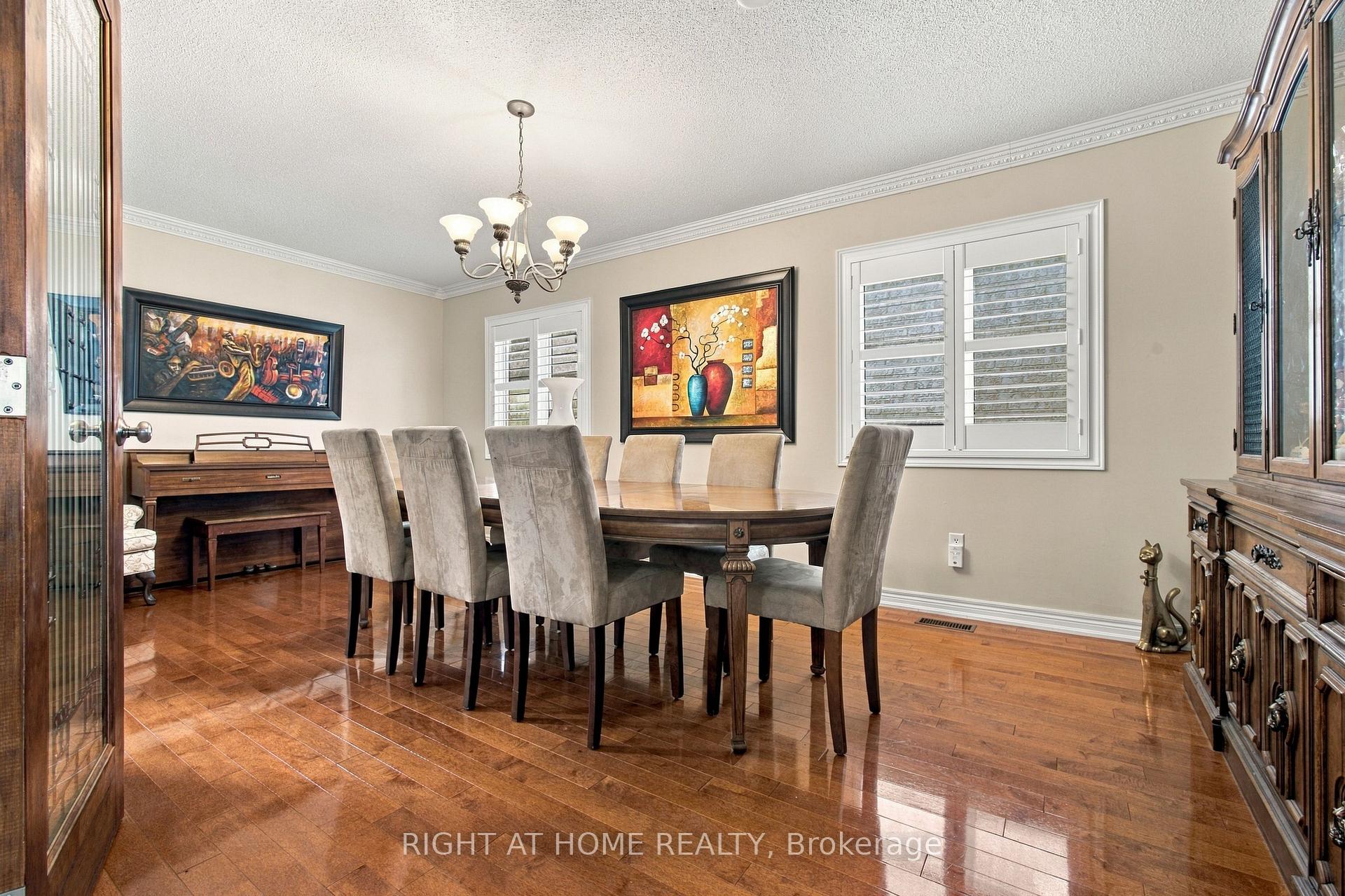 Photo 9 of 212 Bachman Drive, Vaughan, Maple — HOMEH