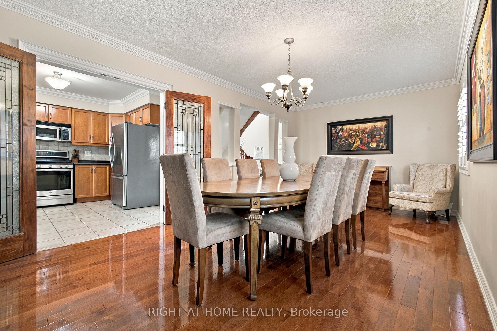 Photo 10 of 212 Bachman Drive, Vaughan, Maple — HOMEH