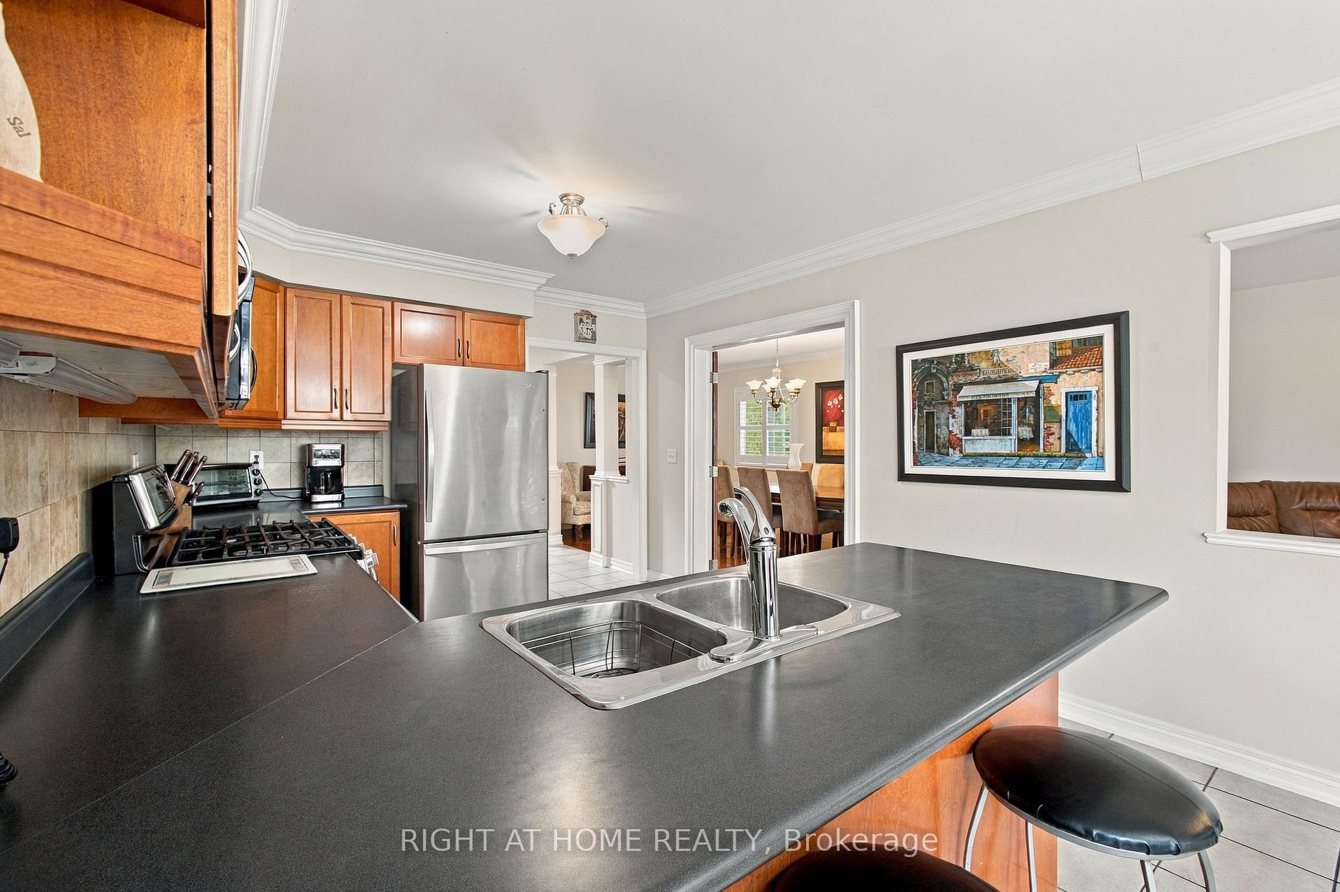 Photo 15 of 212 Bachman Drive, Vaughan, Maple — HOMEH