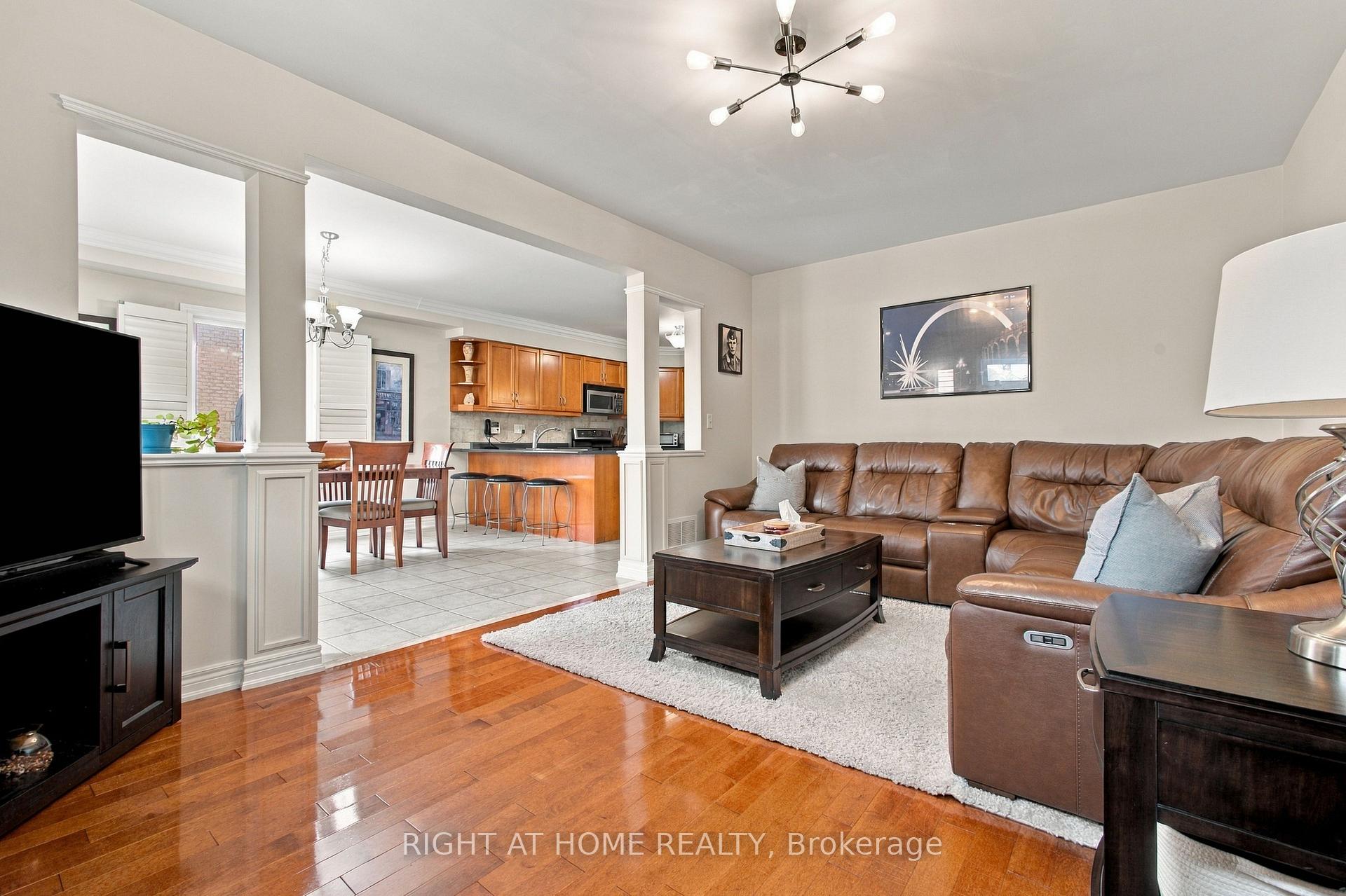 Photo 22 of 212 Bachman Drive, Vaughan, Maple — HOMEH