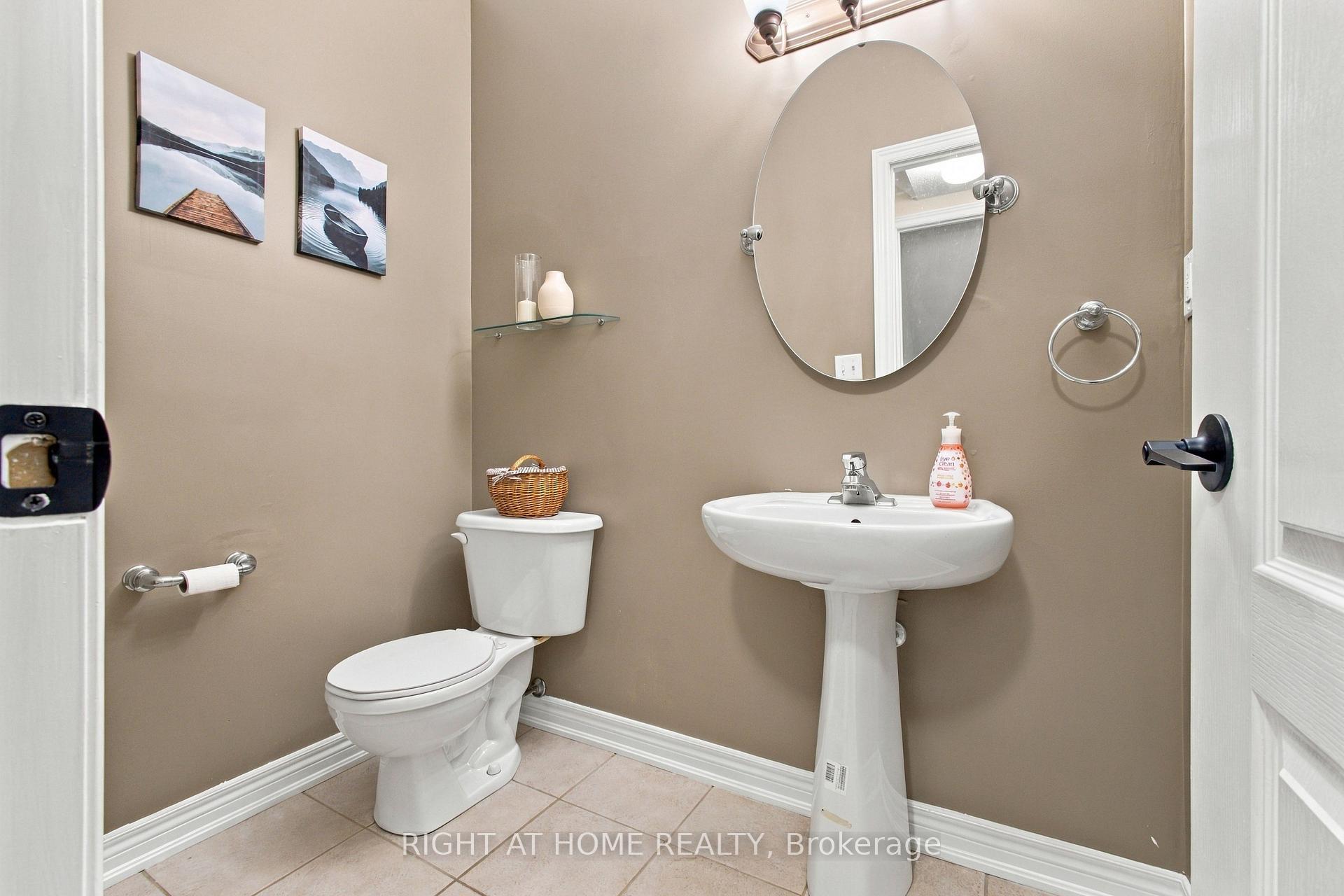 Photo 25 of 212 Bachman Drive, Vaughan, Maple — HOMEH