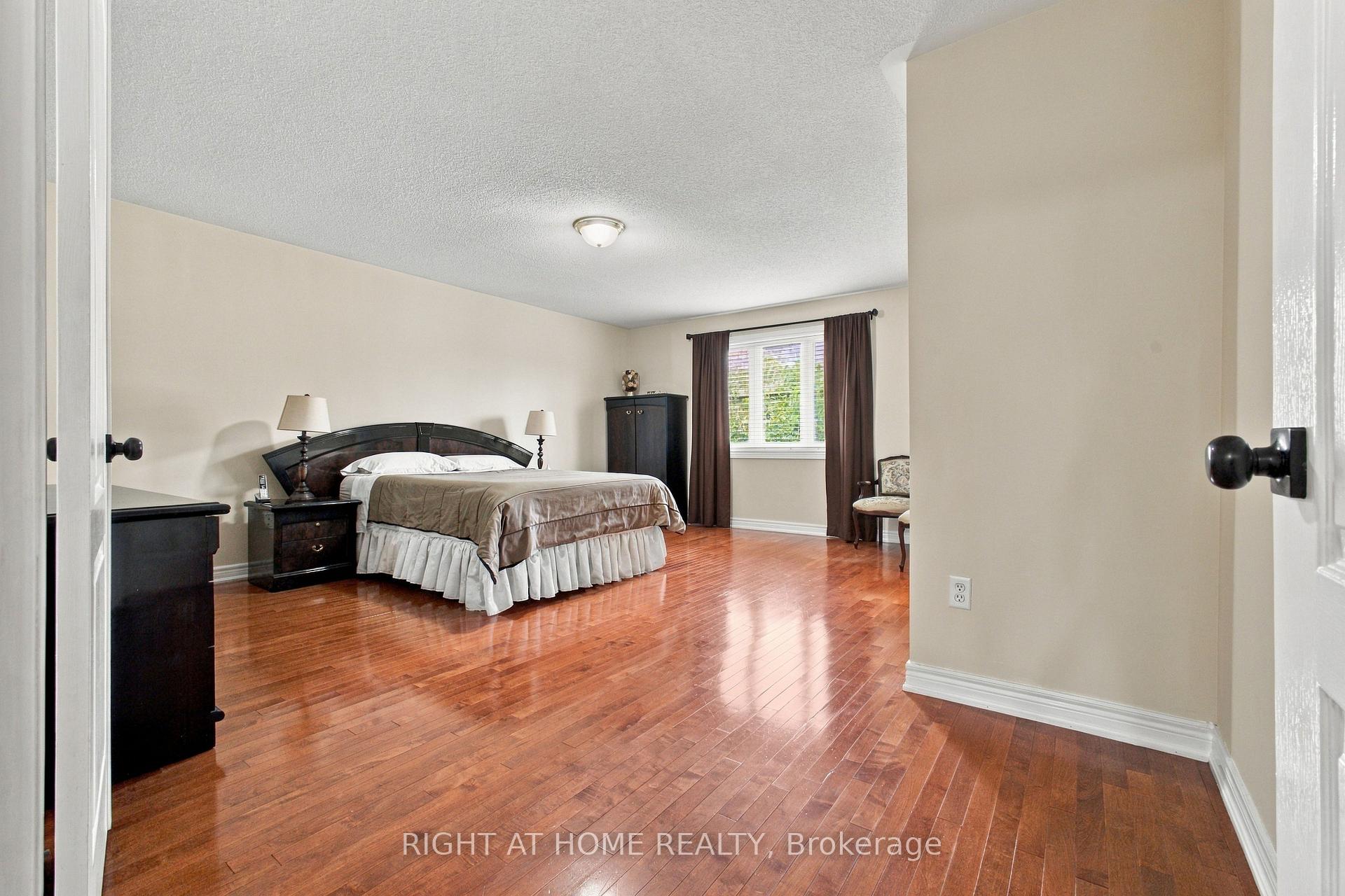 Photo 27 of 212 Bachman Drive, Vaughan, Maple — HOMEH