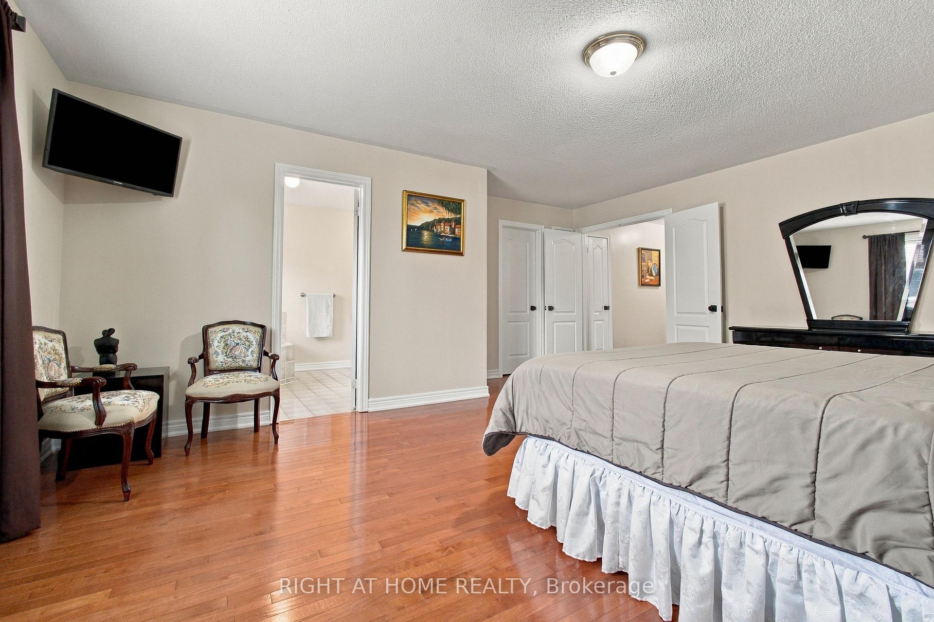 Photo 28 of 212 Bachman Drive, Vaughan, Maple — HOMEH