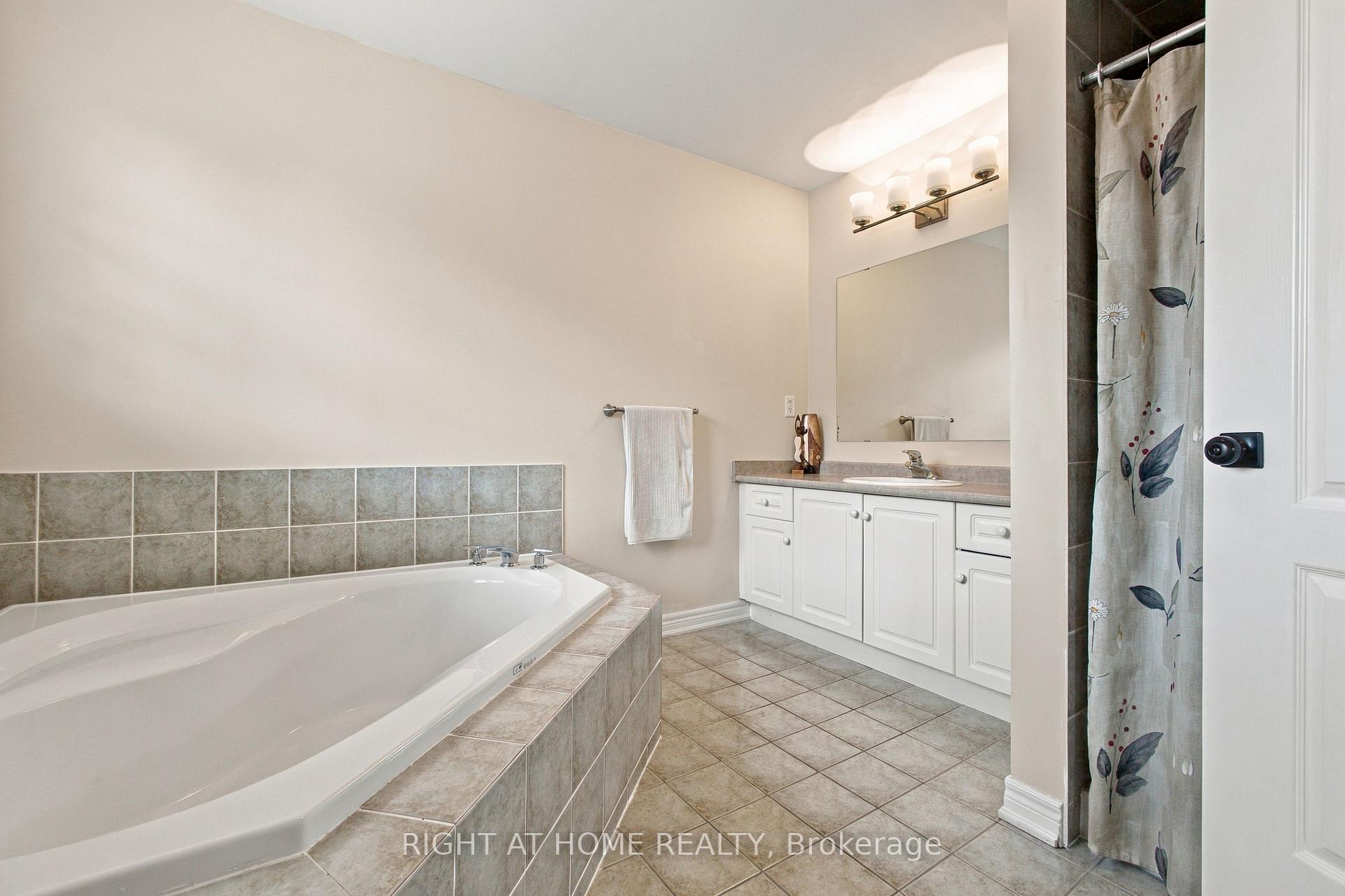 Photo 29 of 212 Bachman Drive, Vaughan, Maple — HOMEH