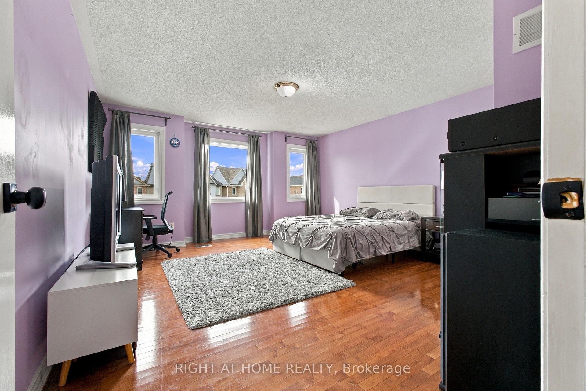 Photo 30 of 212 Bachman Drive, Vaughan, Maple — HOMEH