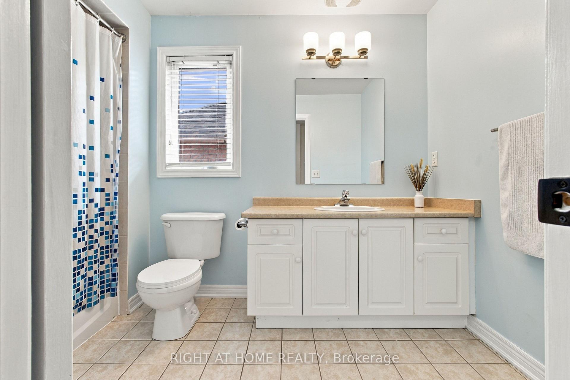 Photo 35 of 212 Bachman Drive, Vaughan, Maple — HOMEH