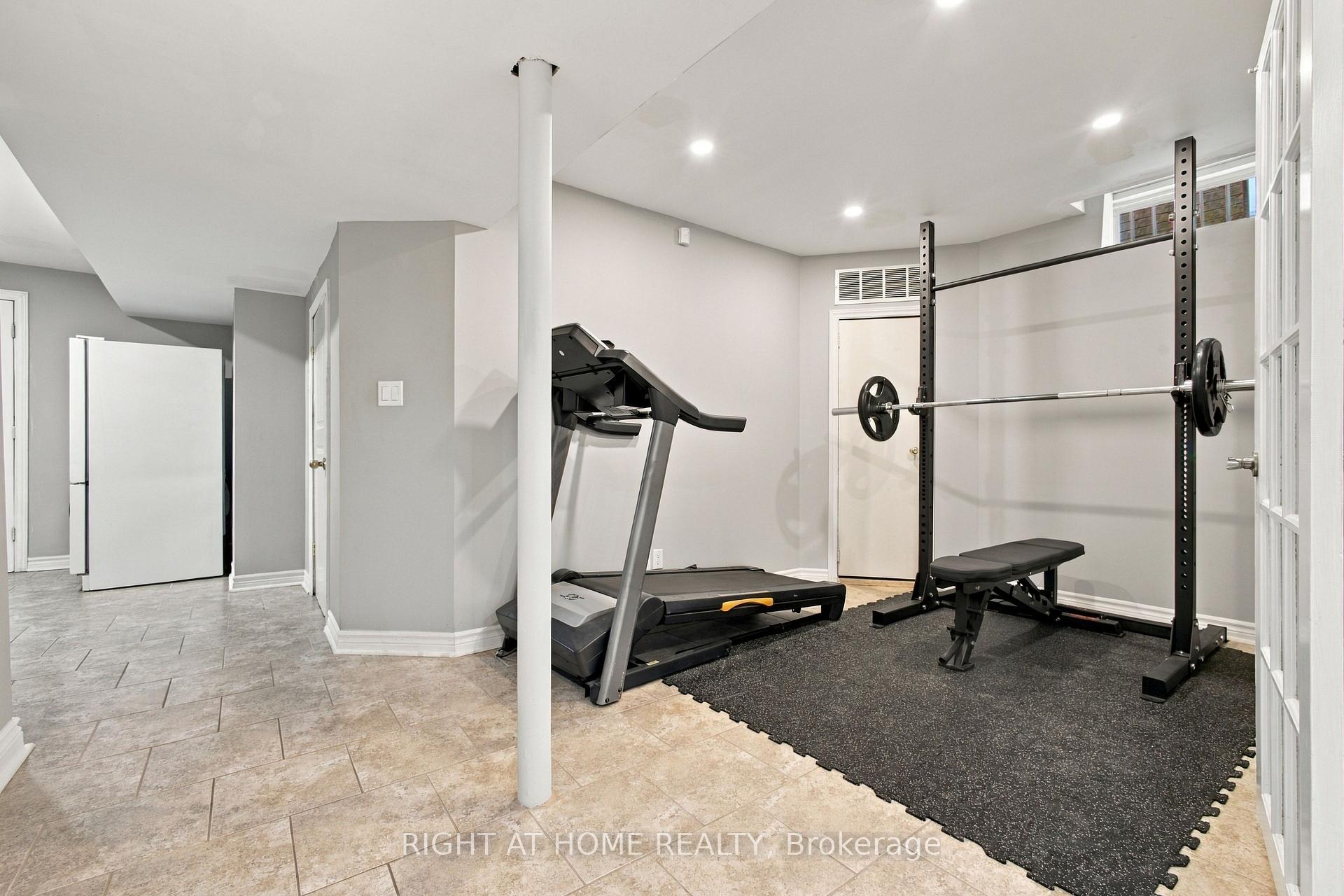 Photo 37 of 212 Bachman Drive, Vaughan, Maple — HOMEH