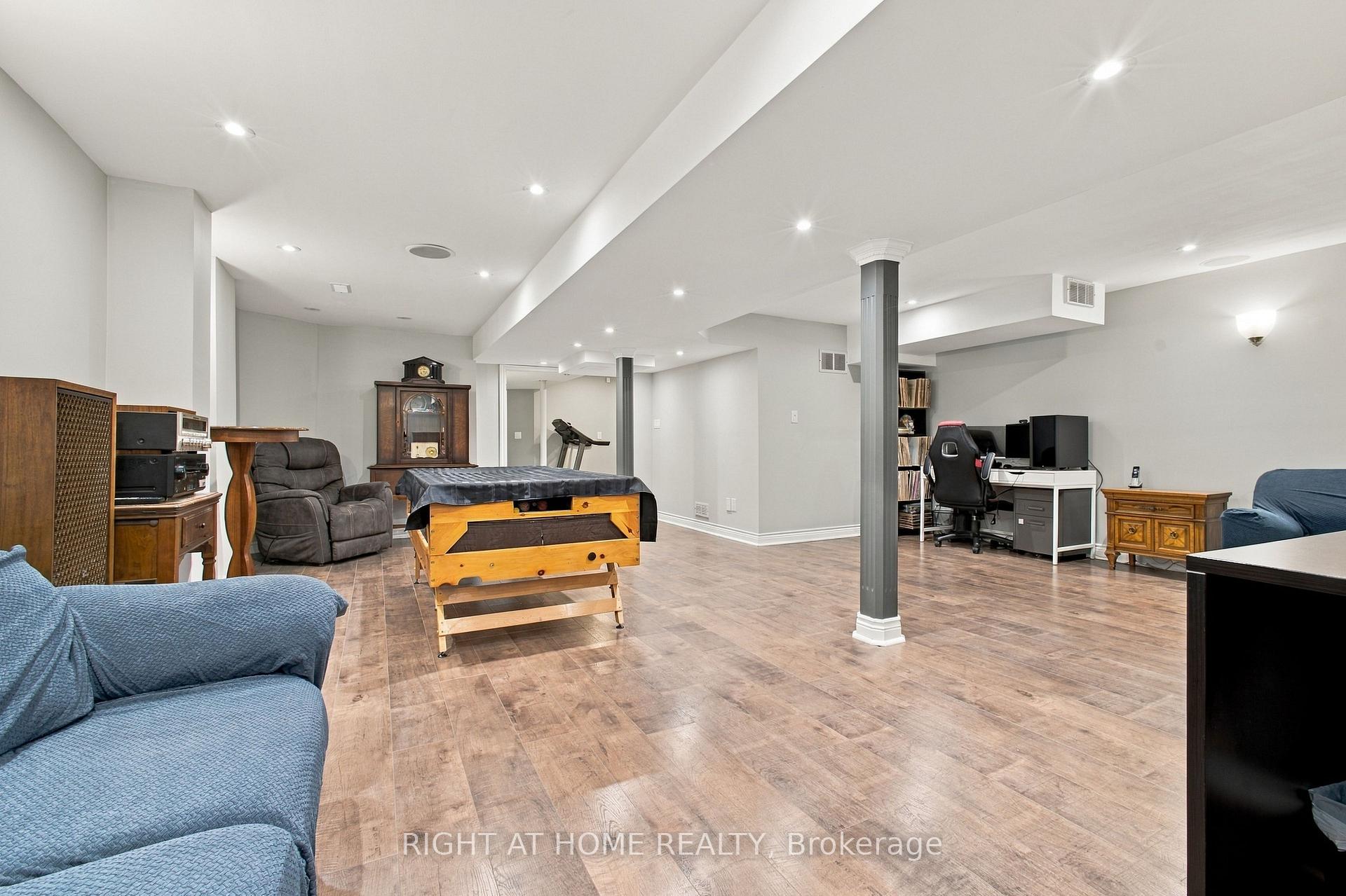 Photo 39 of 212 Bachman Drive, Vaughan, Maple — HOMEH