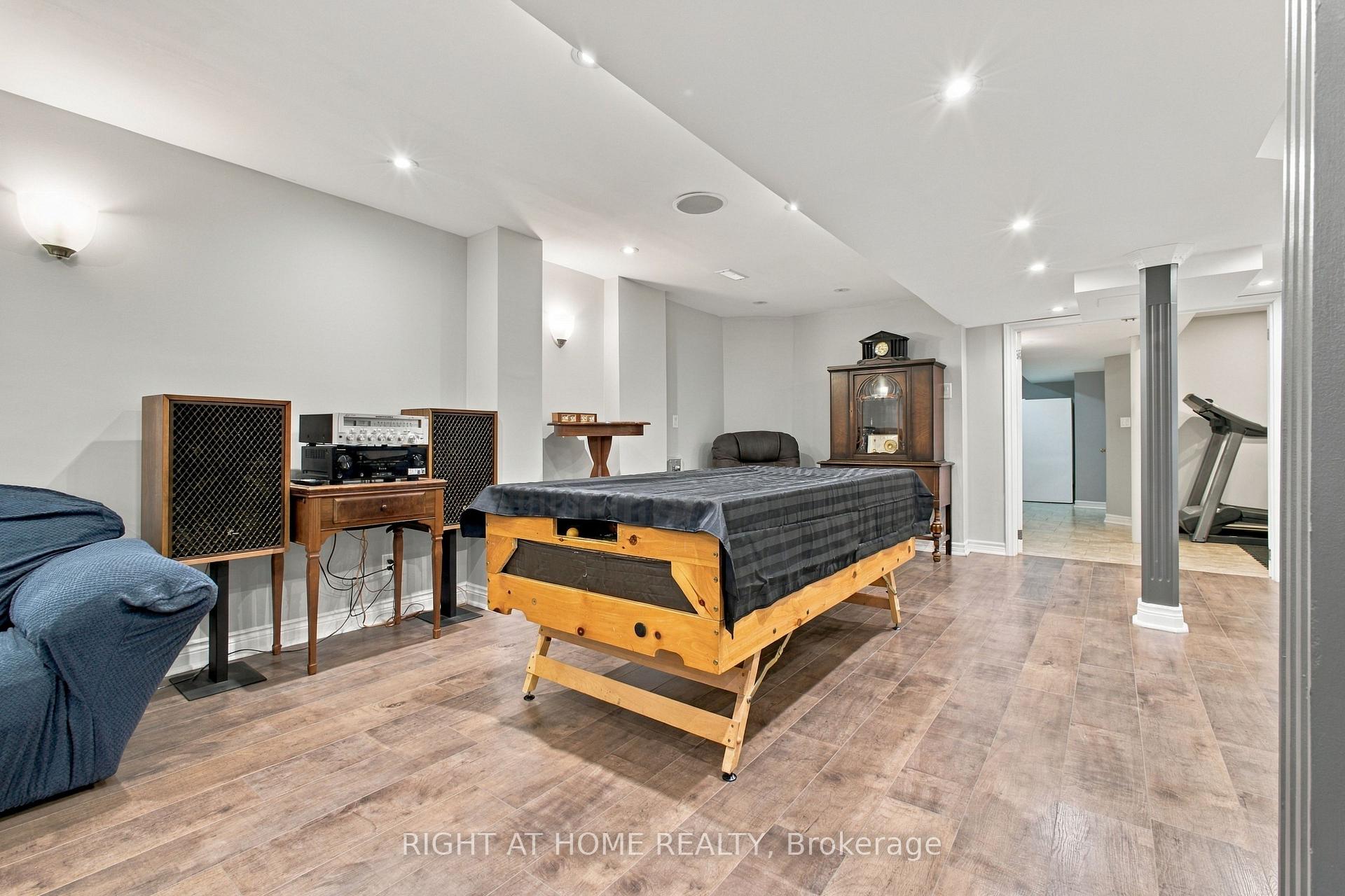 Photo 40 of 212 Bachman Drive, Vaughan, Maple — HOMEH