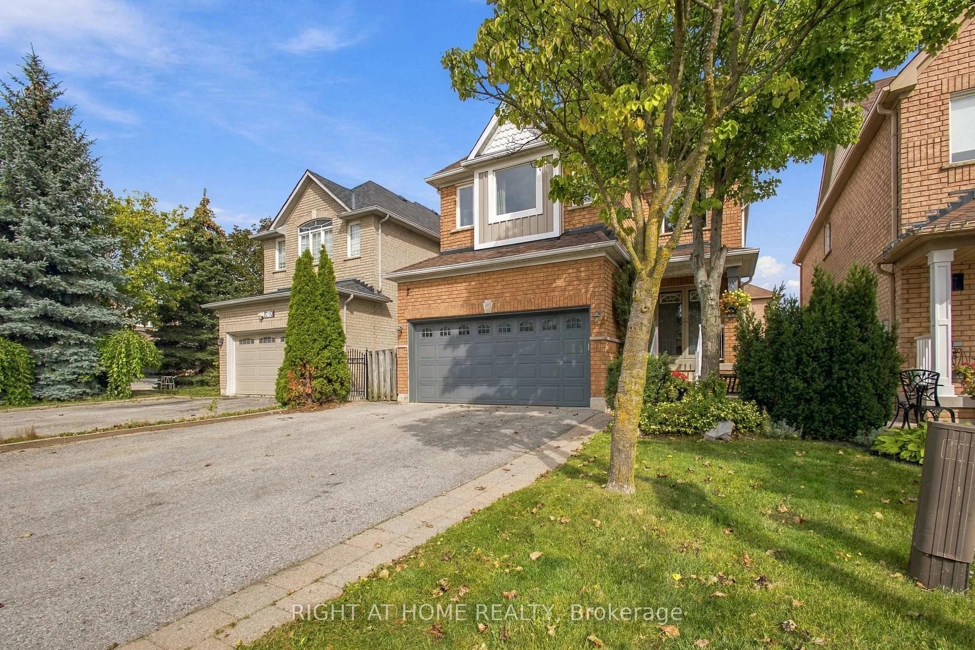 Photo 4 of 212 Bachman Drive, Vaughan, Maple — HOMEH