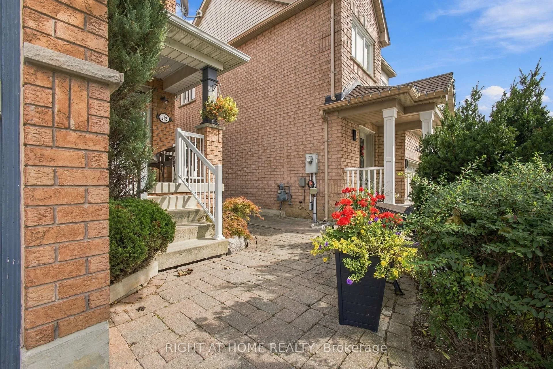 Photo 6 of 212 Bachman Drive, Vaughan, Maple — HOMEH