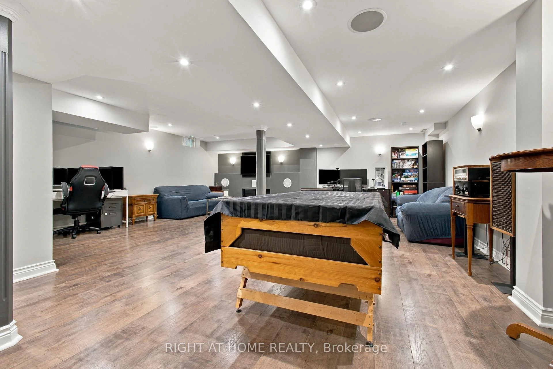 Photo 41 of 212 Bachman Drive, Vaughan, Maple — HOMEH