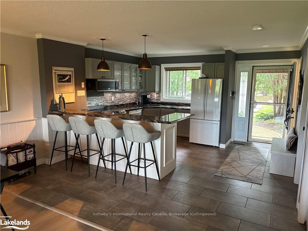 Photo 7 of 570 Oxbow Crescent, Collingwood — HOMEH
