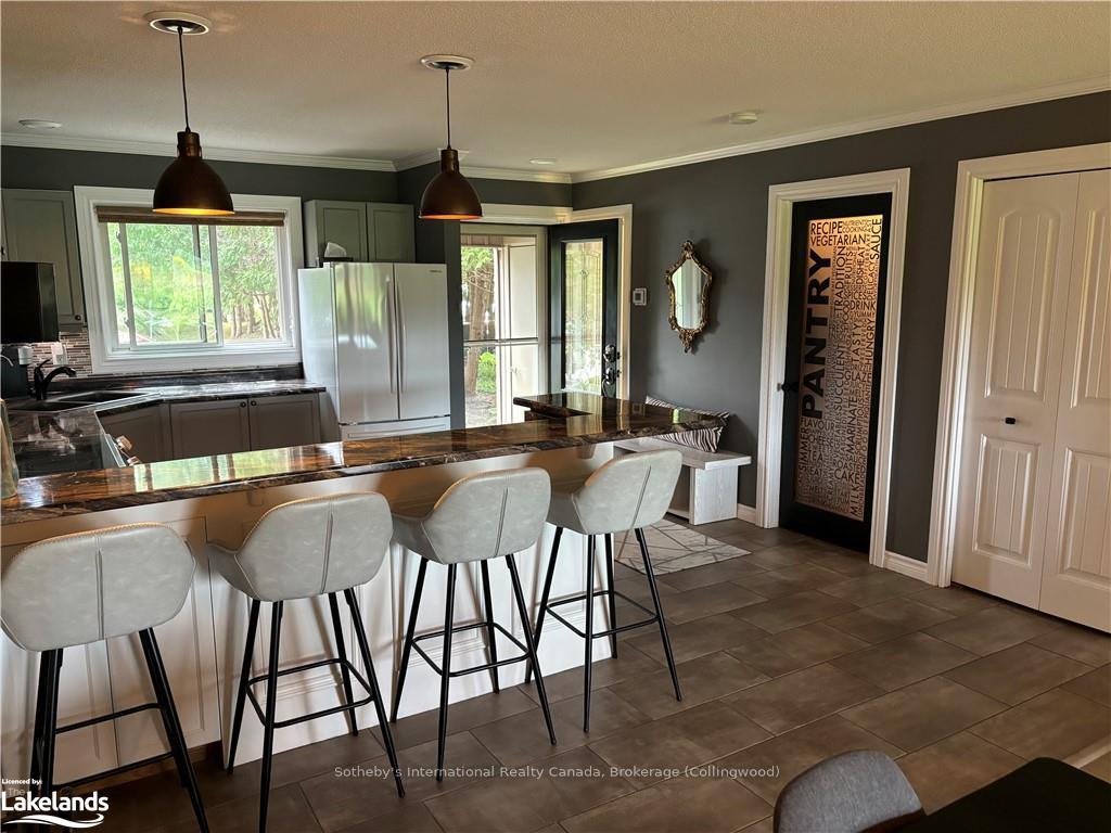 Photo 8 of 570 Oxbow Crescent, Collingwood — HOMEH