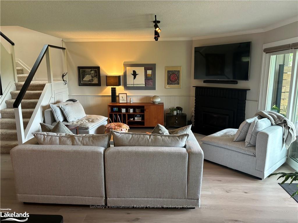 Photo 10 of 570 Oxbow Crescent, Collingwood — HOMEH