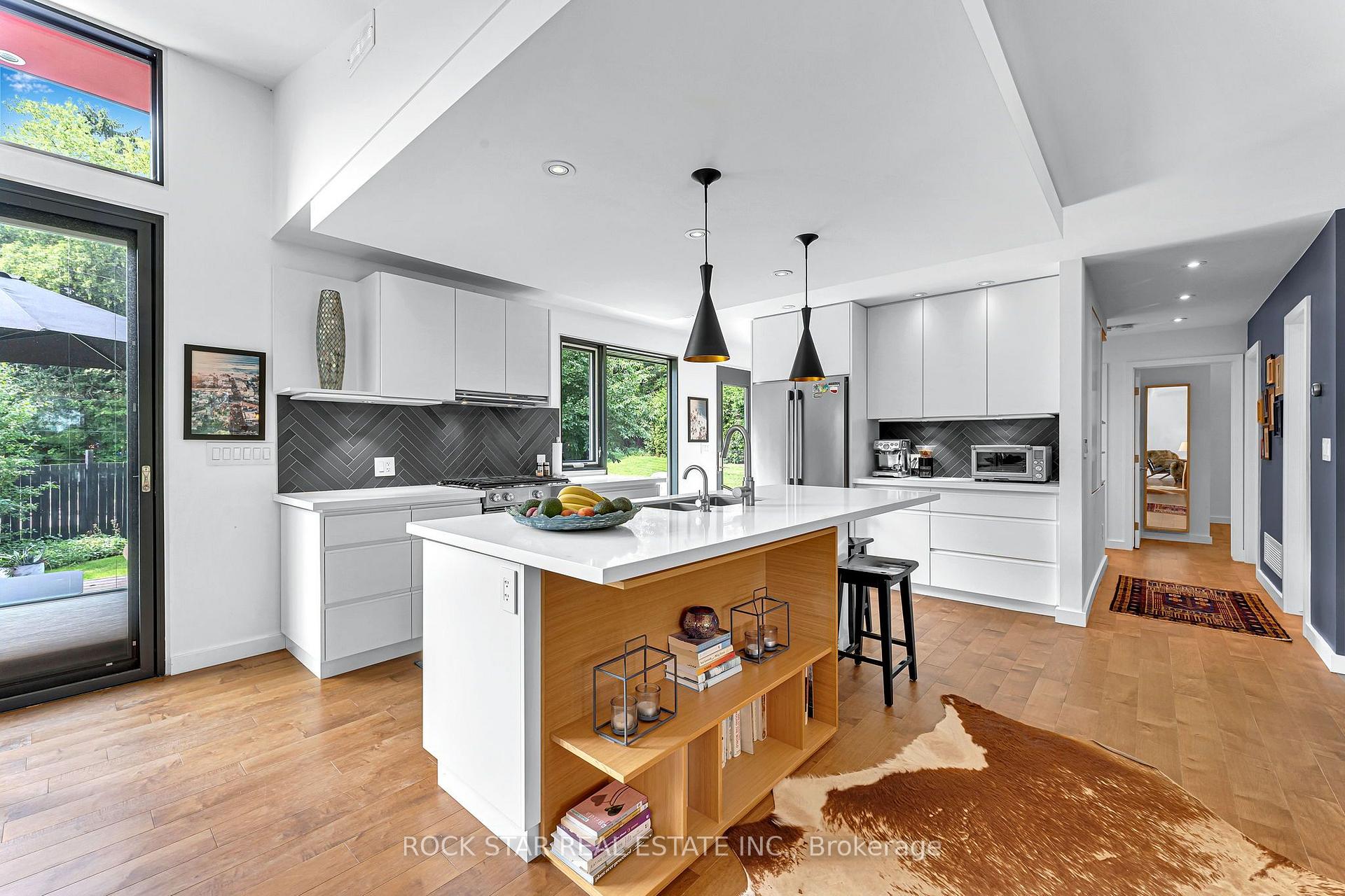Photo 13 of 368 Philip Place, Hamilton, Ancaster — HOMEH
