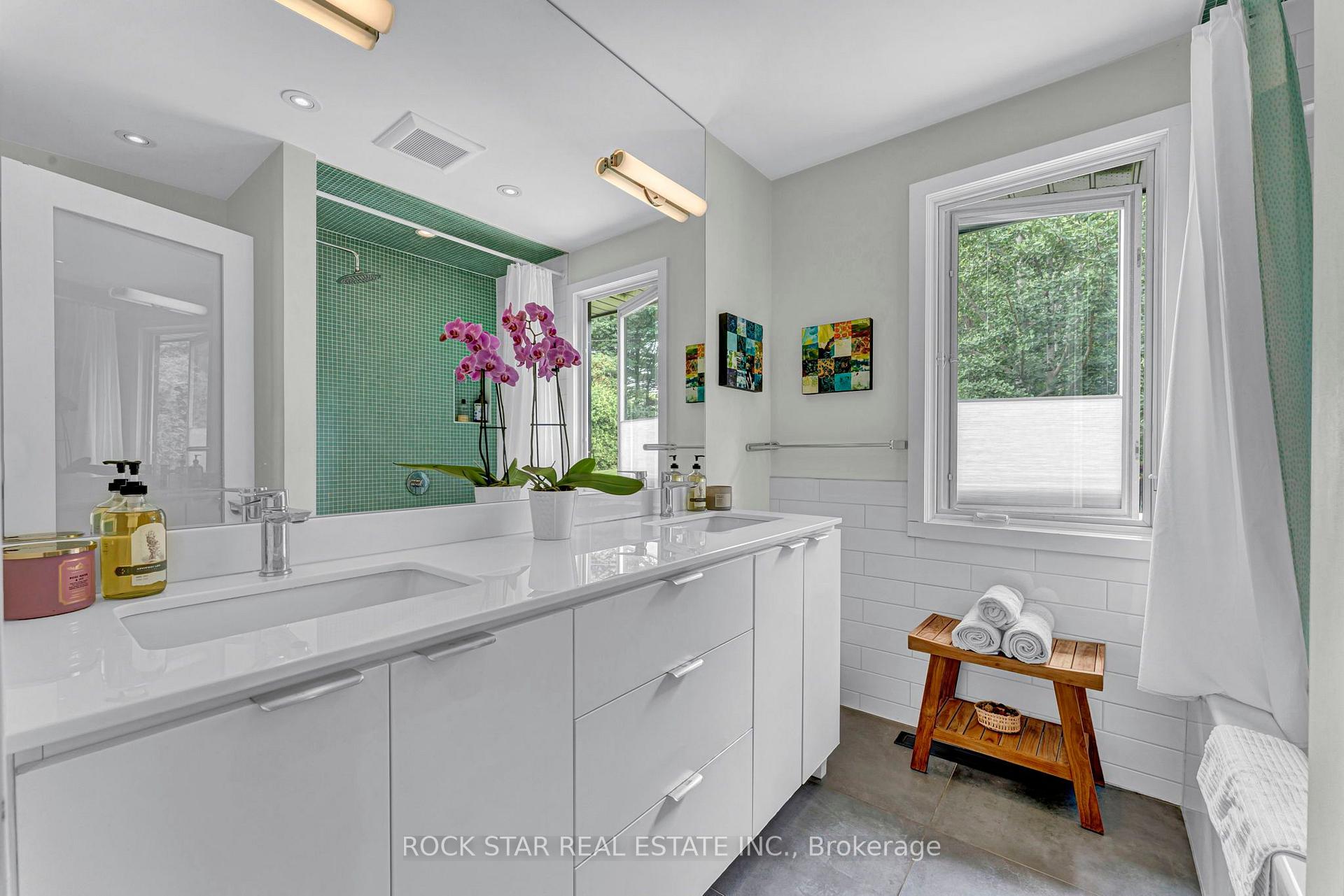 Photo 21 of 368 Philip Place, Hamilton, Ancaster — HOMEH