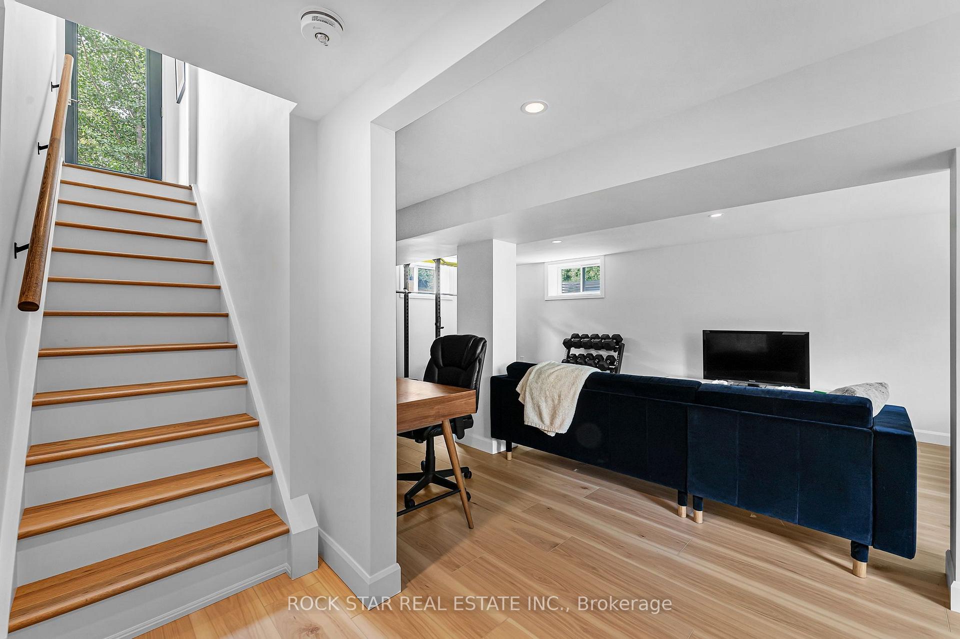 Photo 24 of 368 Philip Place, Hamilton, Ancaster — HOMEH