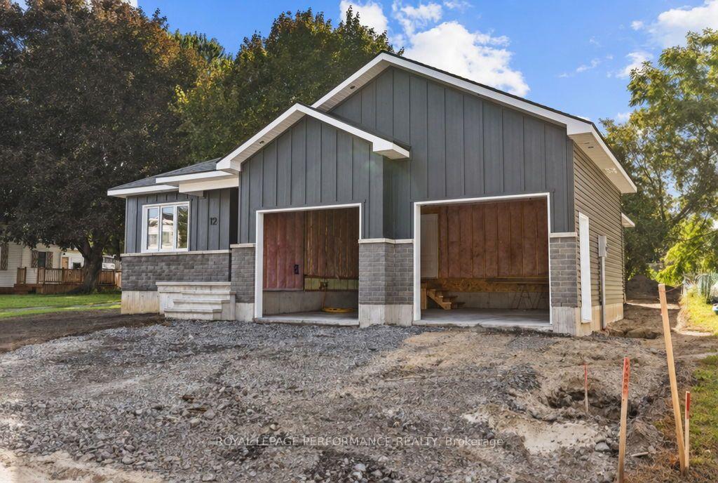 Photo 2 of 12 Mechanic Street, North Glengarry, Maxville — HOMEH