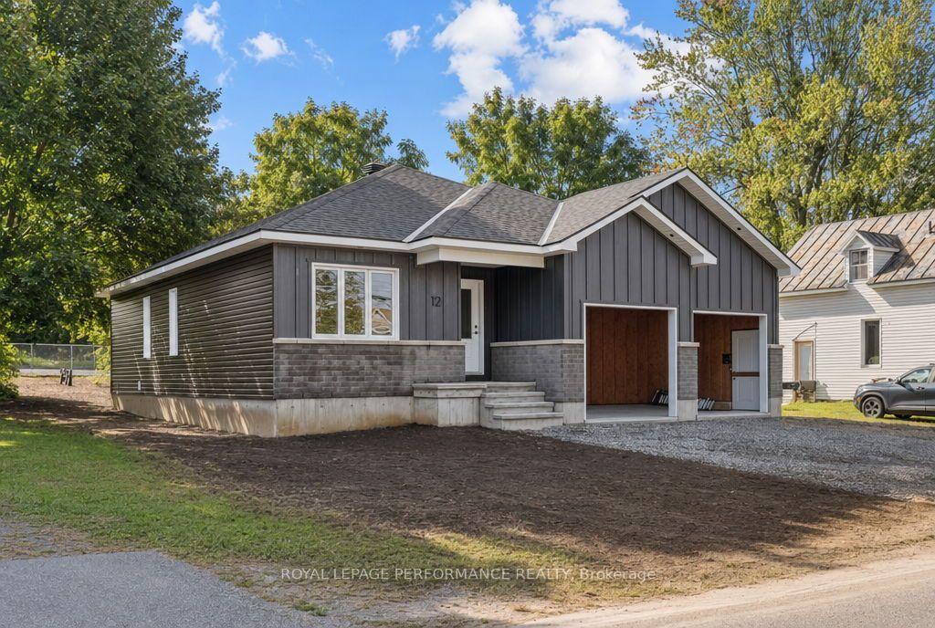 Photo 3 of 12 Mechanic Street, North Glengarry, Maxville — HOMEH