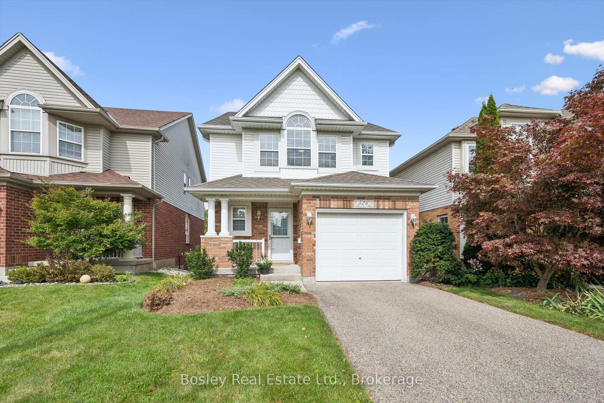 Photo 3 of 526 Thornview Place, Waterloo, Columbia Forest — HOMEH