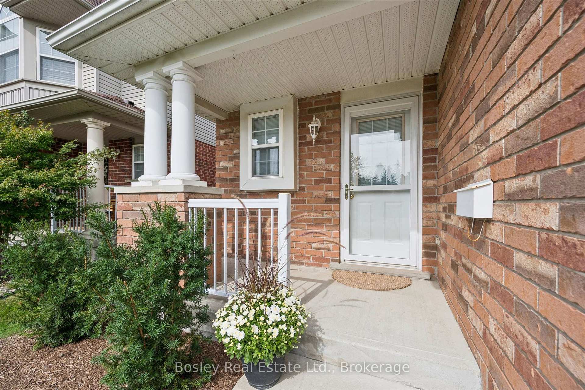 Photo 4 of 526 Thornview Place, Waterloo, Columbia Forest — HOMEH
