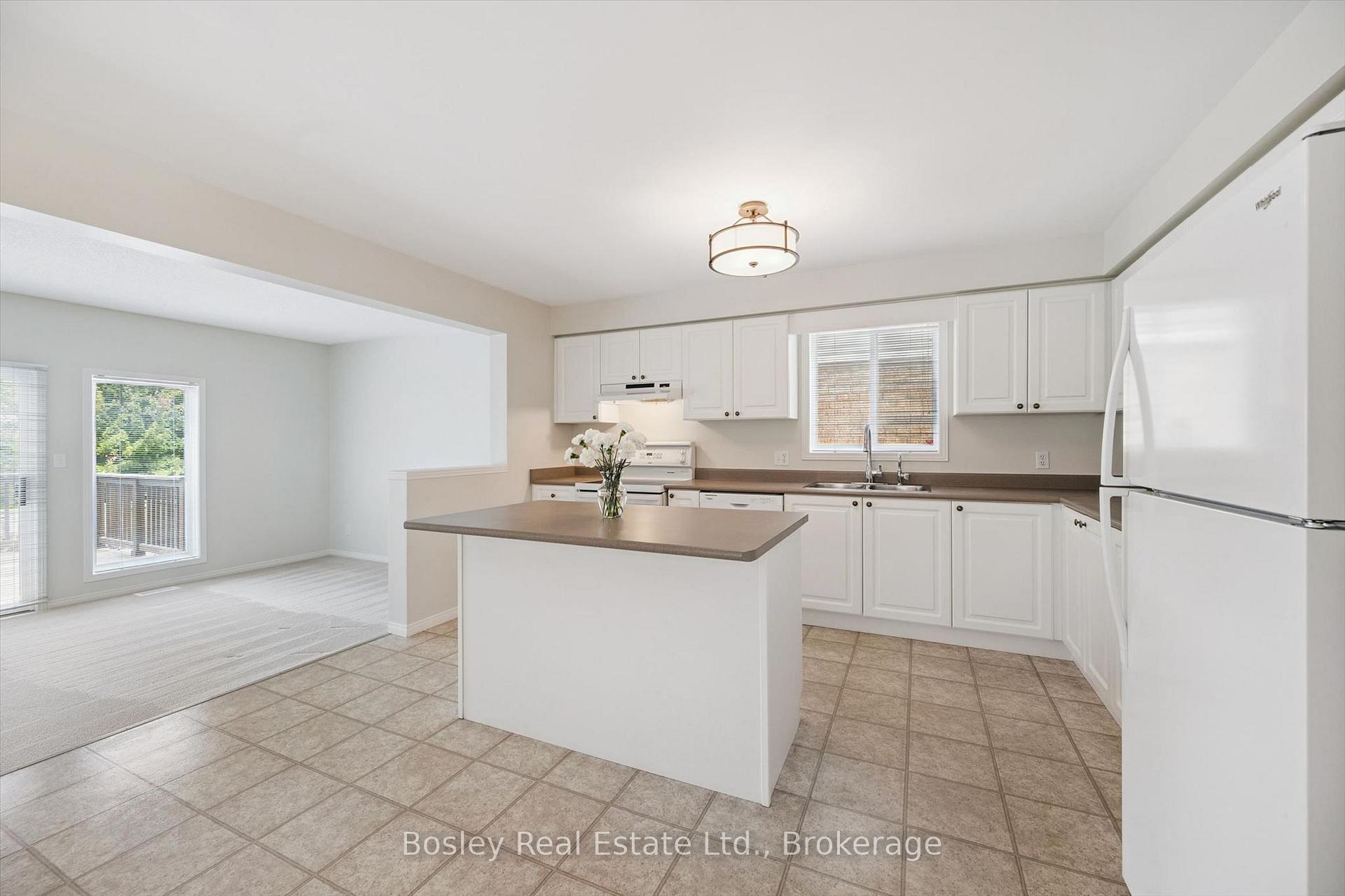 Photo 7 of 526 Thornview Place, Waterloo, Columbia Forest — HOMEH