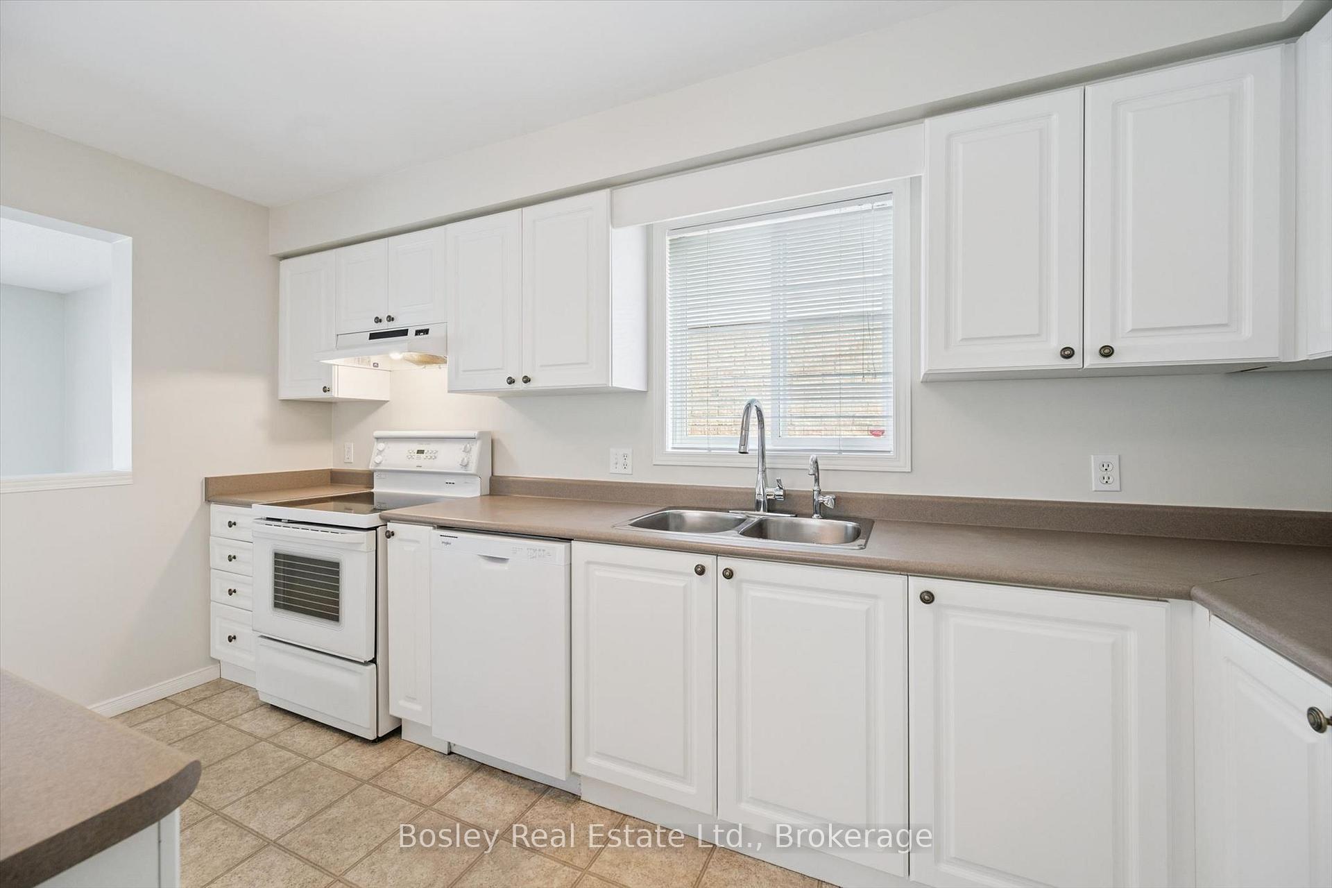 Photo 8 of 526 Thornview Place, Waterloo, Columbia Forest — HOMEH