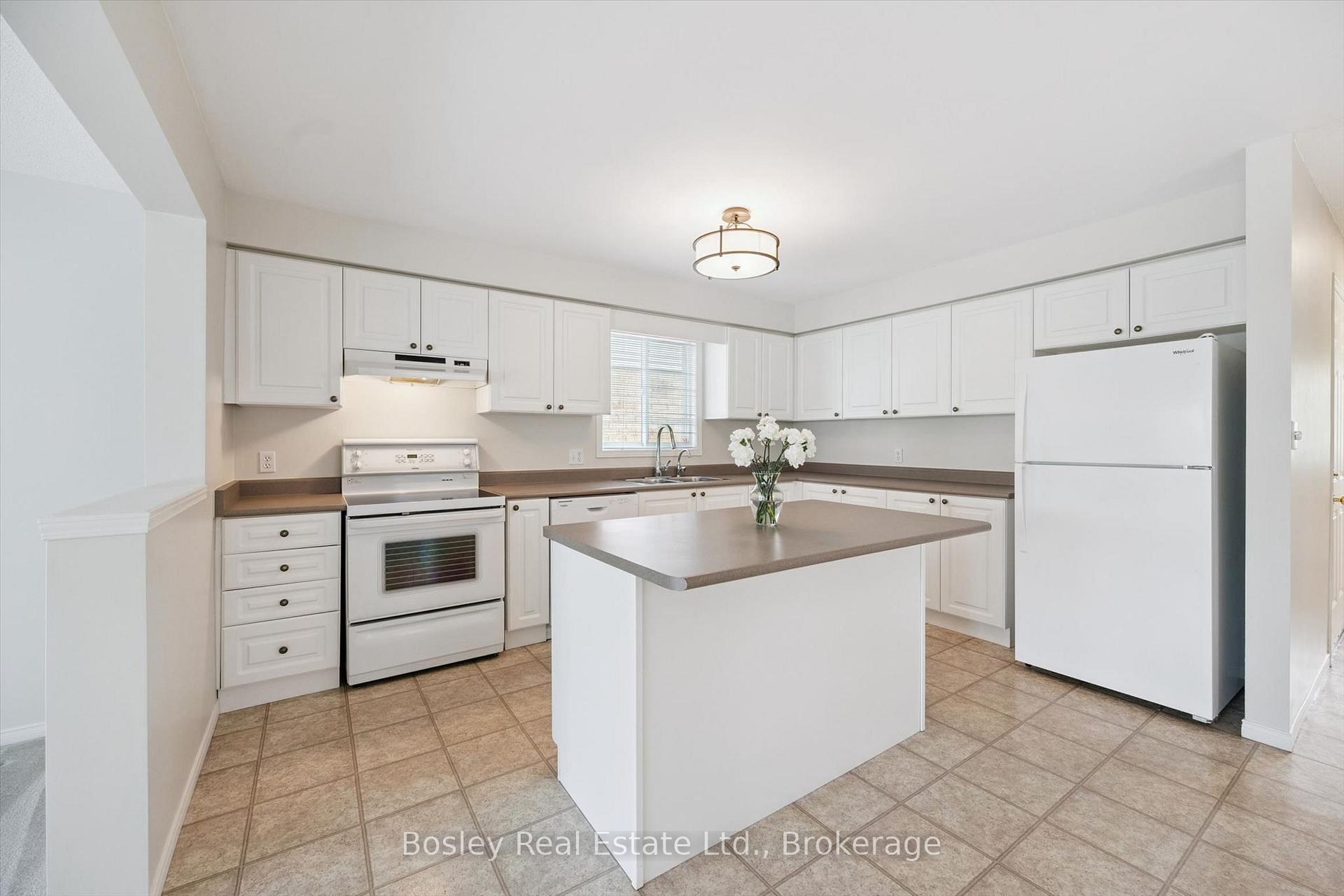 Photo 9 of 526 Thornview Place, Waterloo, Columbia Forest — HOMEH