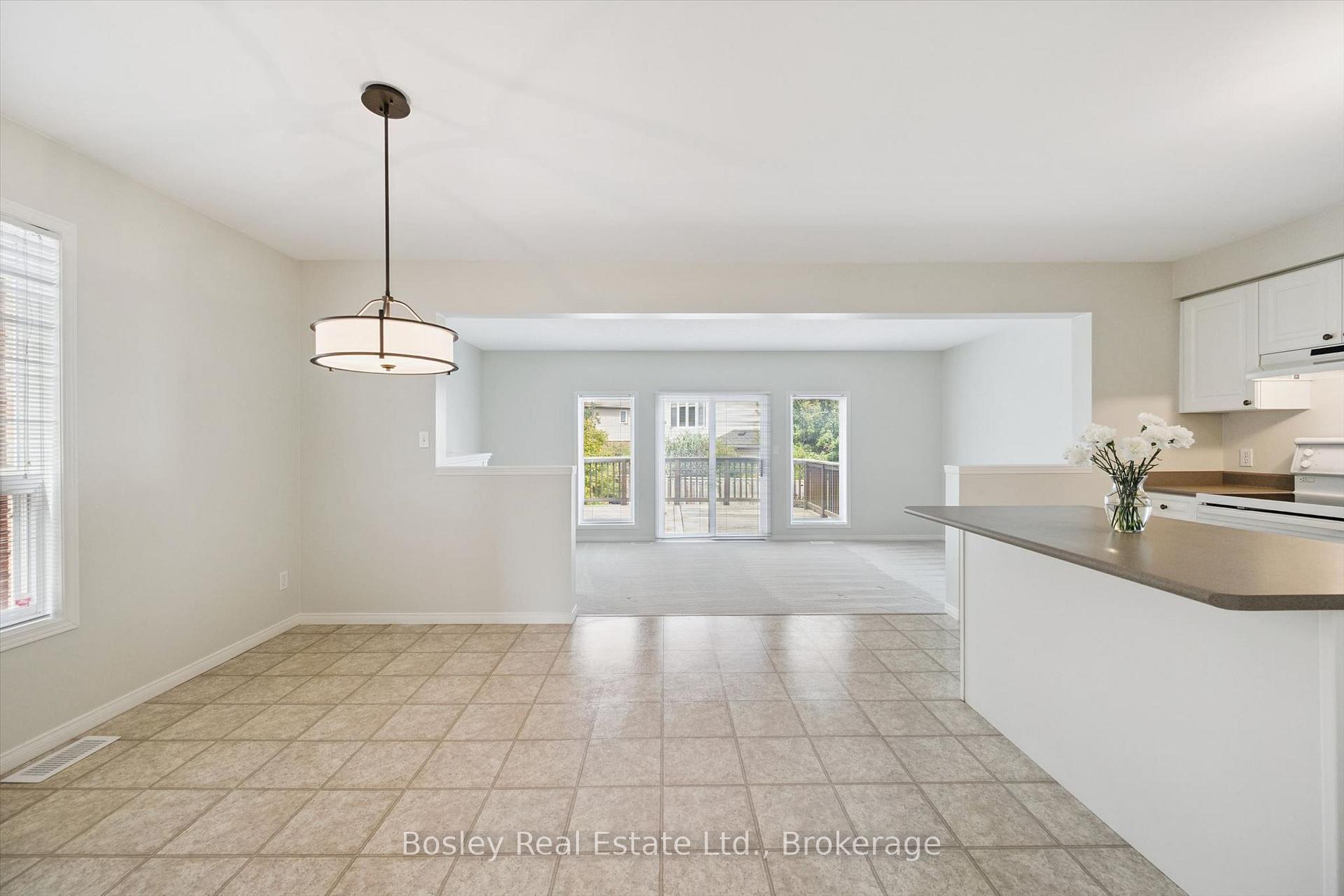 Photo 16 of 526 Thornview Place, Waterloo, Columbia Forest — HOMEH