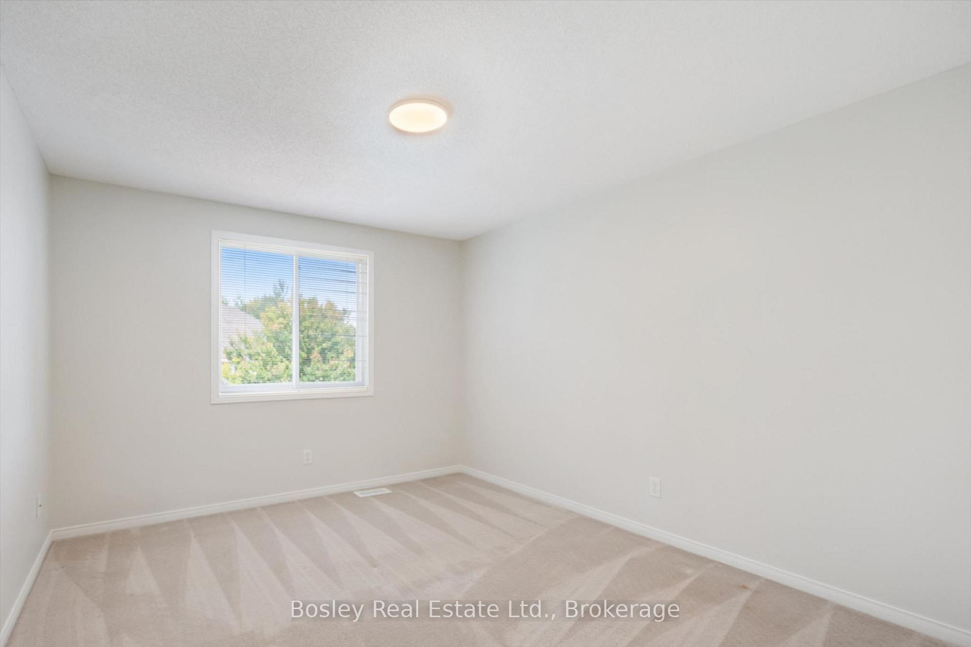 Photo 19 of 526 Thornview Place, Waterloo, Columbia Forest — HOMEH