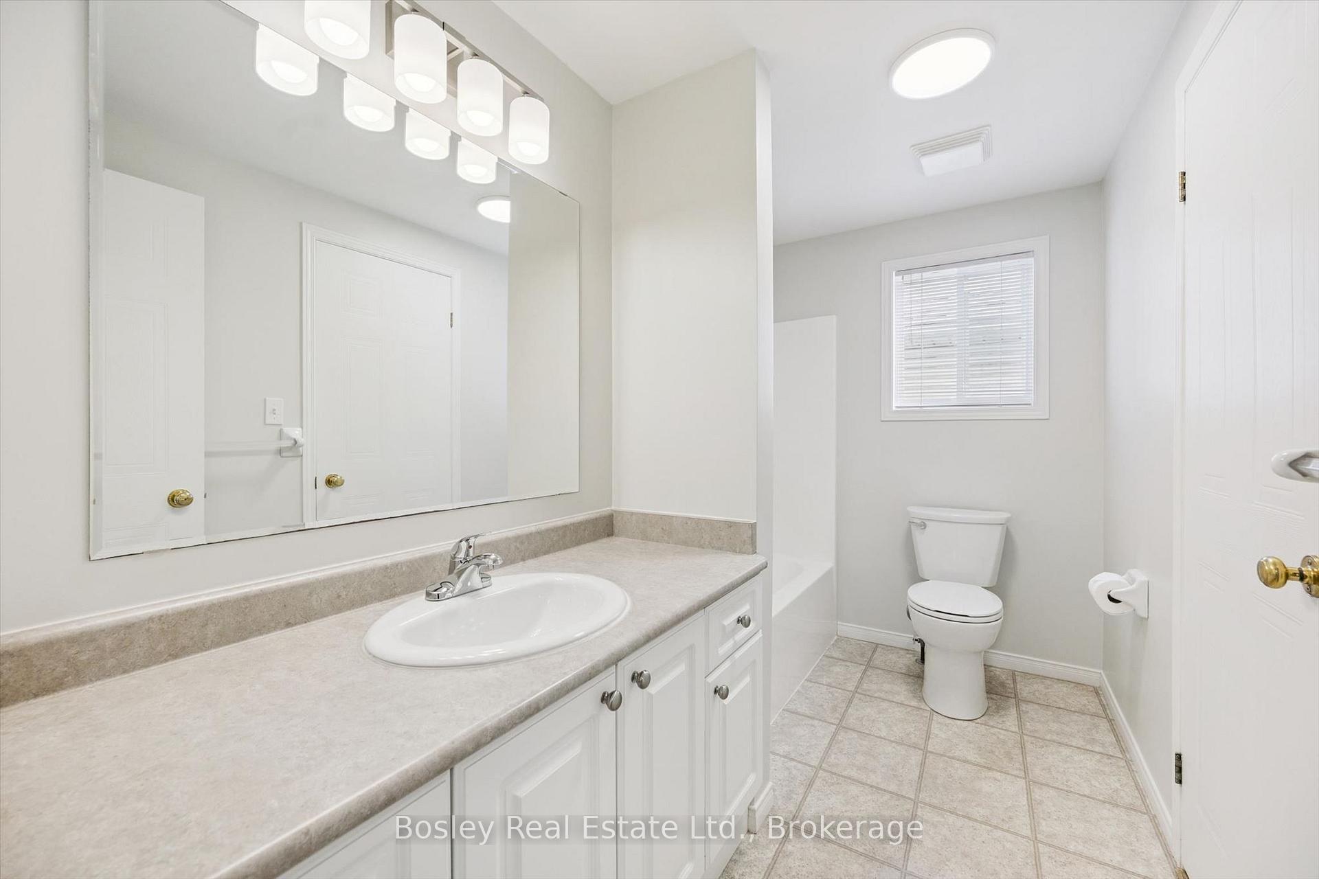 Photo 22 of 526 Thornview Place, Waterloo, Columbia Forest — HOMEH