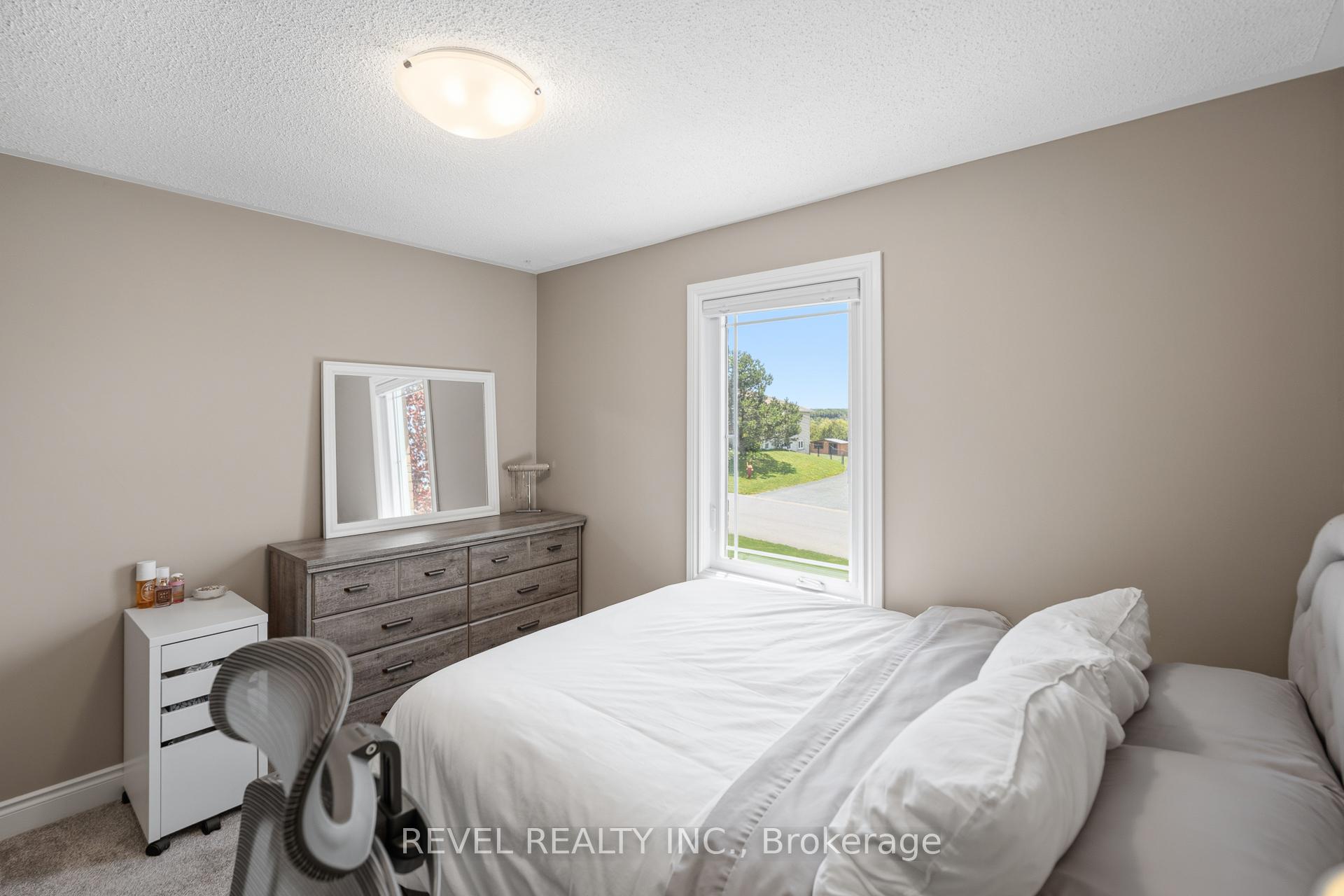 Photo 31 of 29 Saint John Street, Amaranth, Rural Amaranth — HOMEH