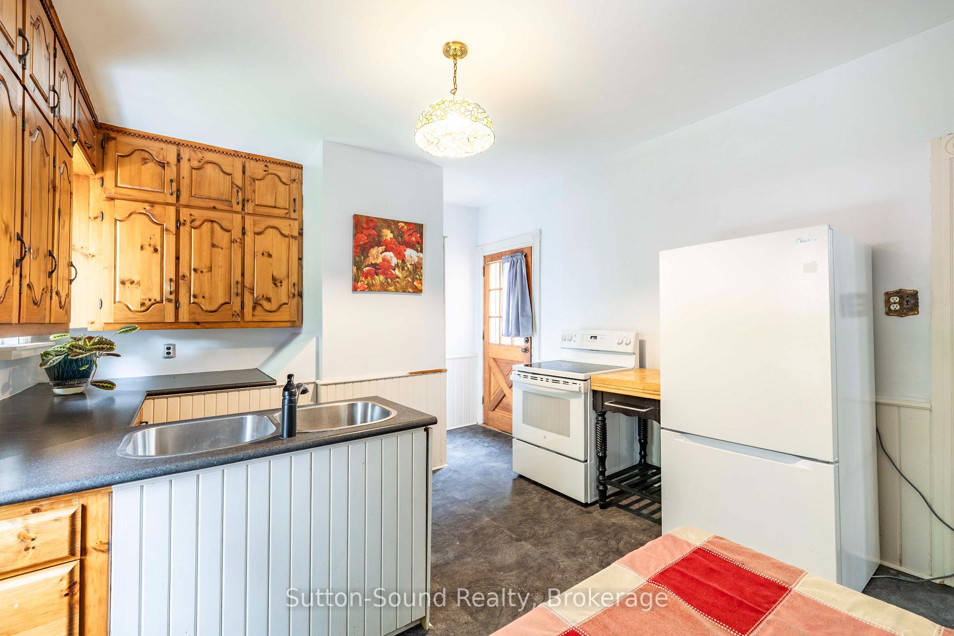 Photo 10 of 359 5th Street E, Owen Sound — HOMEH