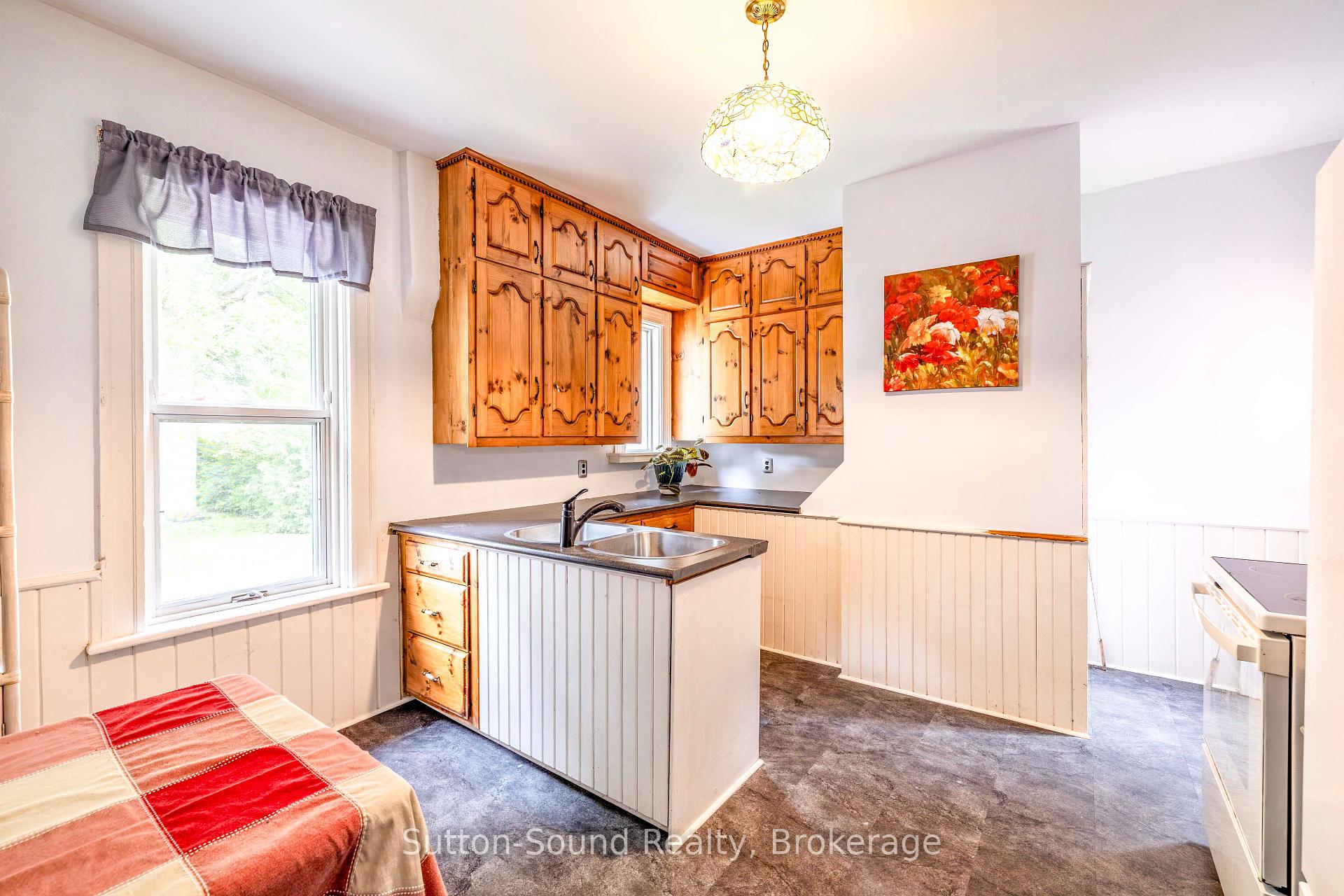 Photo 11 of 359 5th Street E, Owen Sound — HOMEH