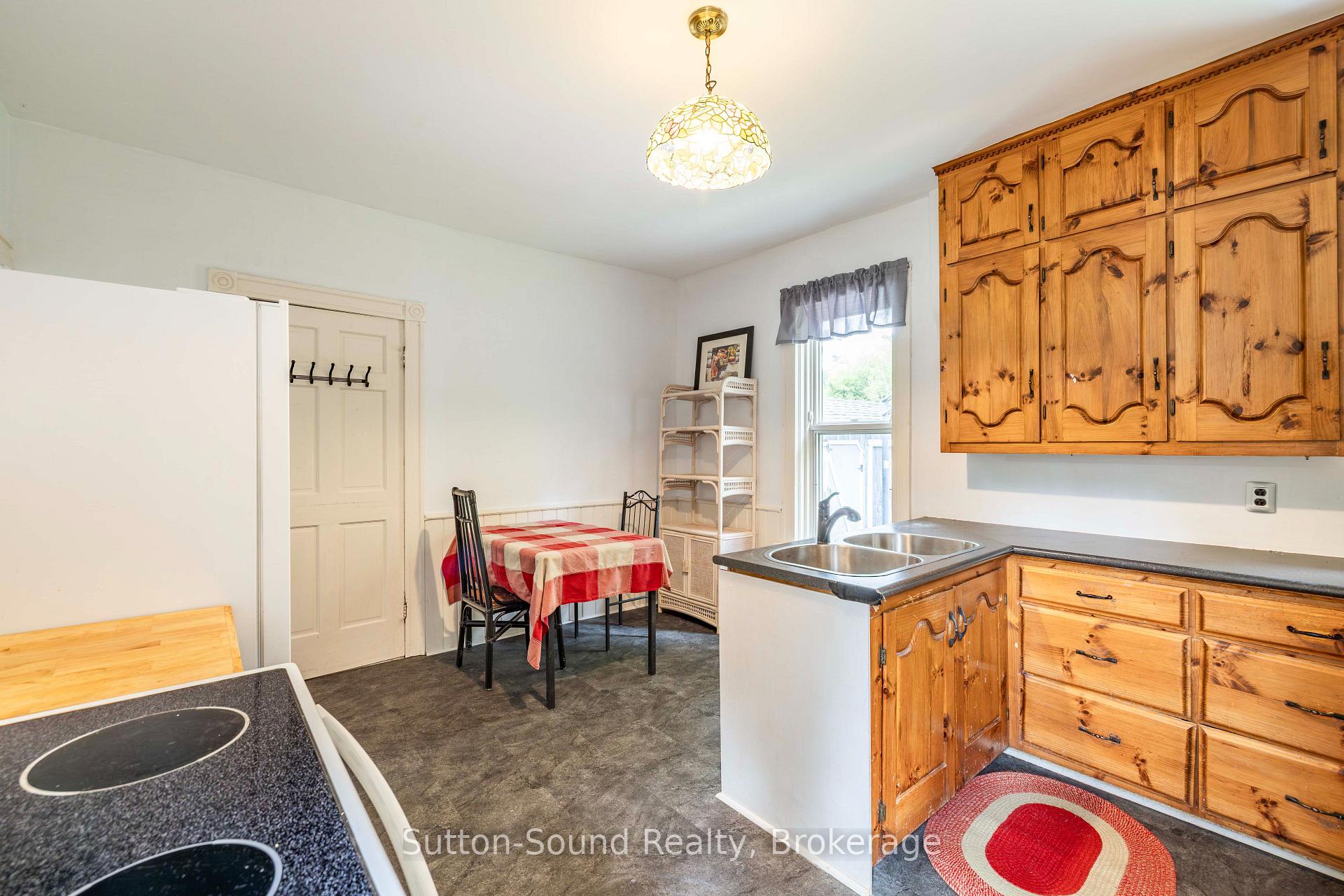 Photo 12 of 359 5th Street E, Owen Sound — HOMEH