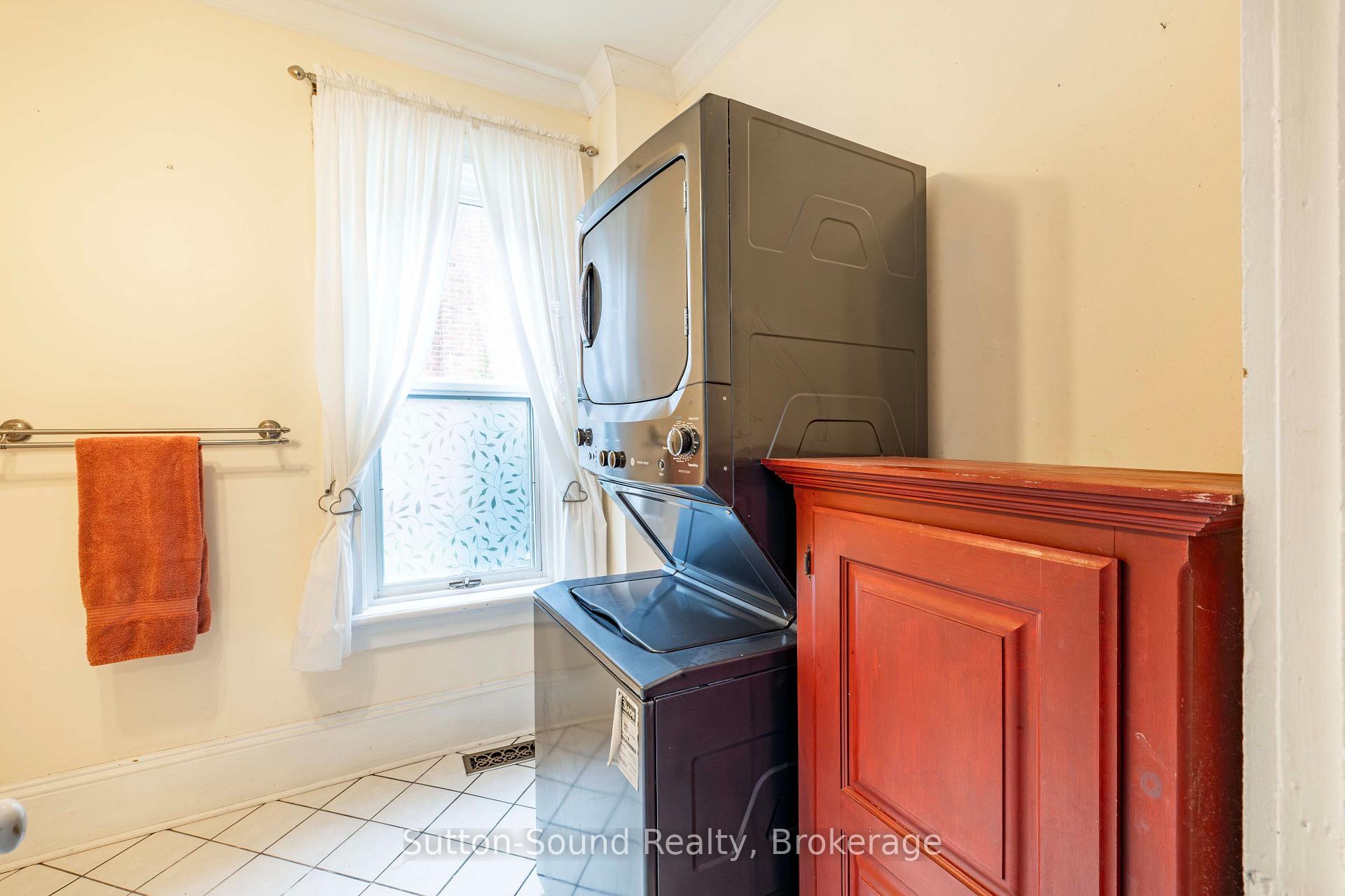 Photo 13 of 359 5th Street E, Owen Sound — HOMEH