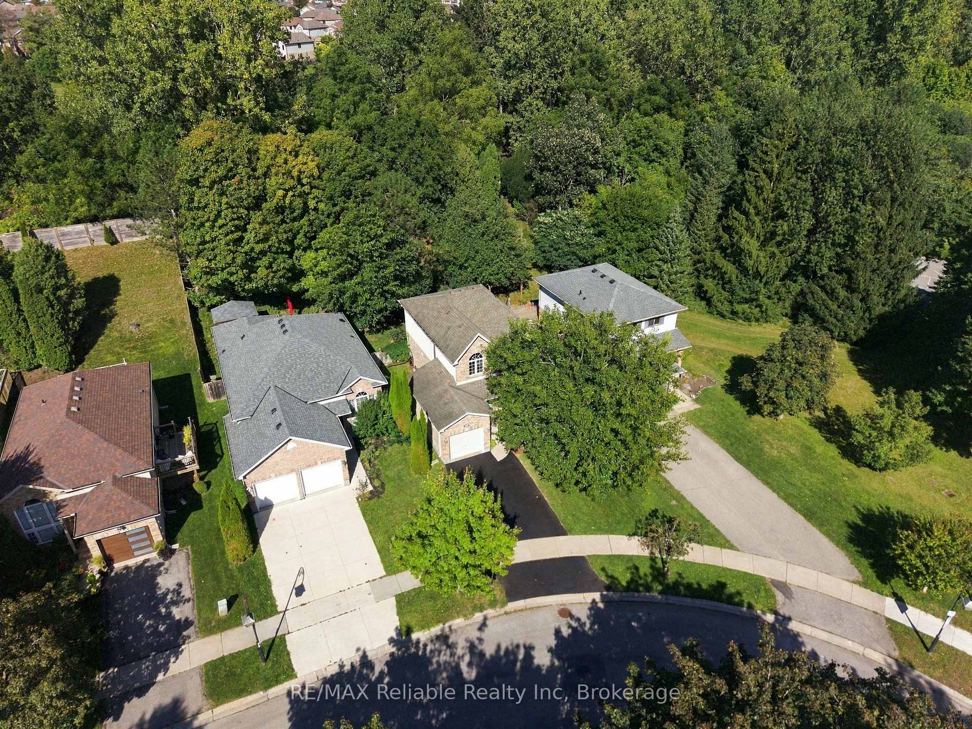 Photo 3 of 71 Meadowridge Road, London, North M — HOMEH