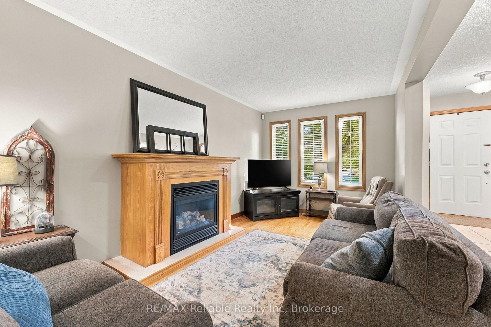 Photo 5 of 71 Meadowridge Road, London, North M — HOMEH