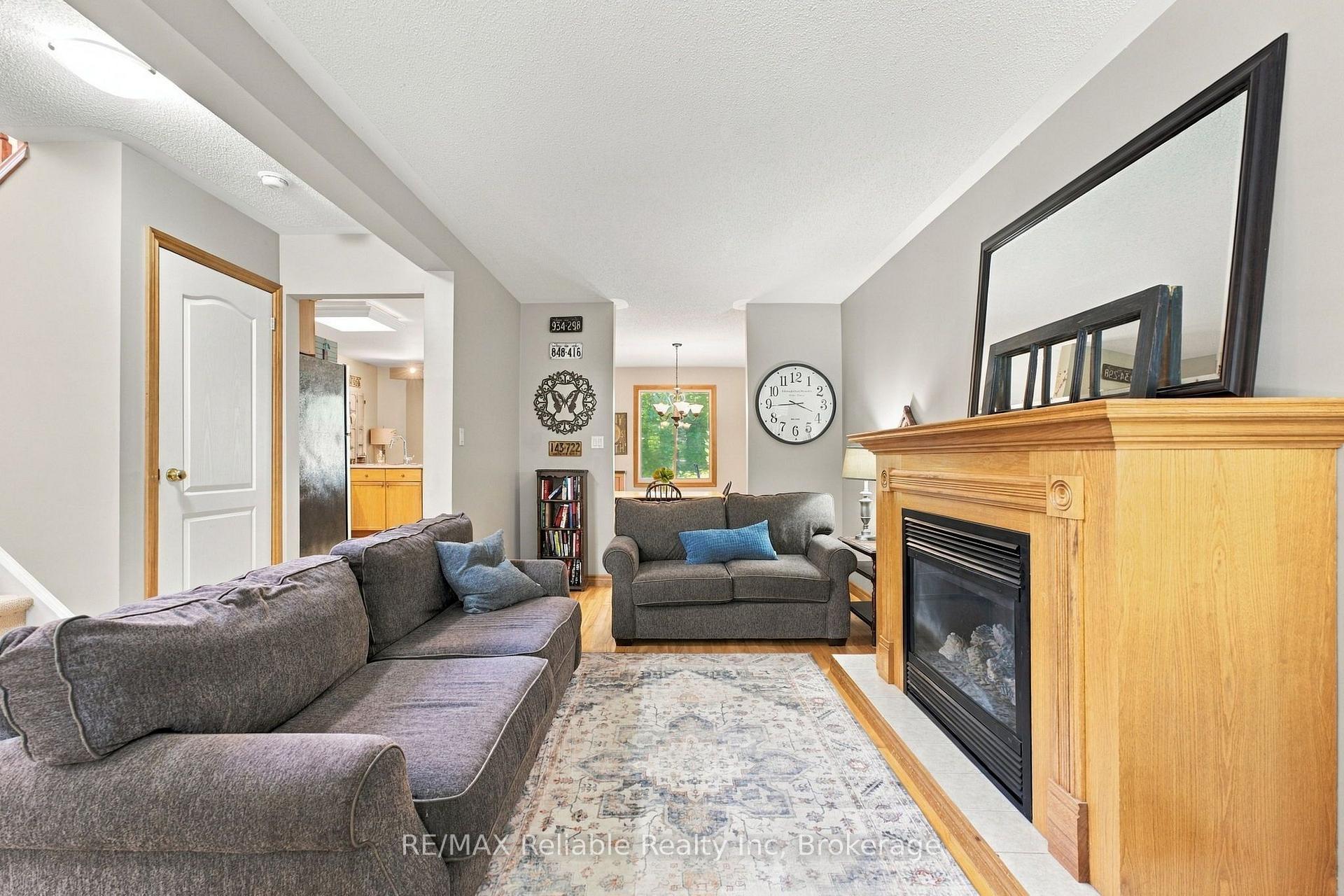 Photo 6 of 71 Meadowridge Road, London, North M — HOMEH