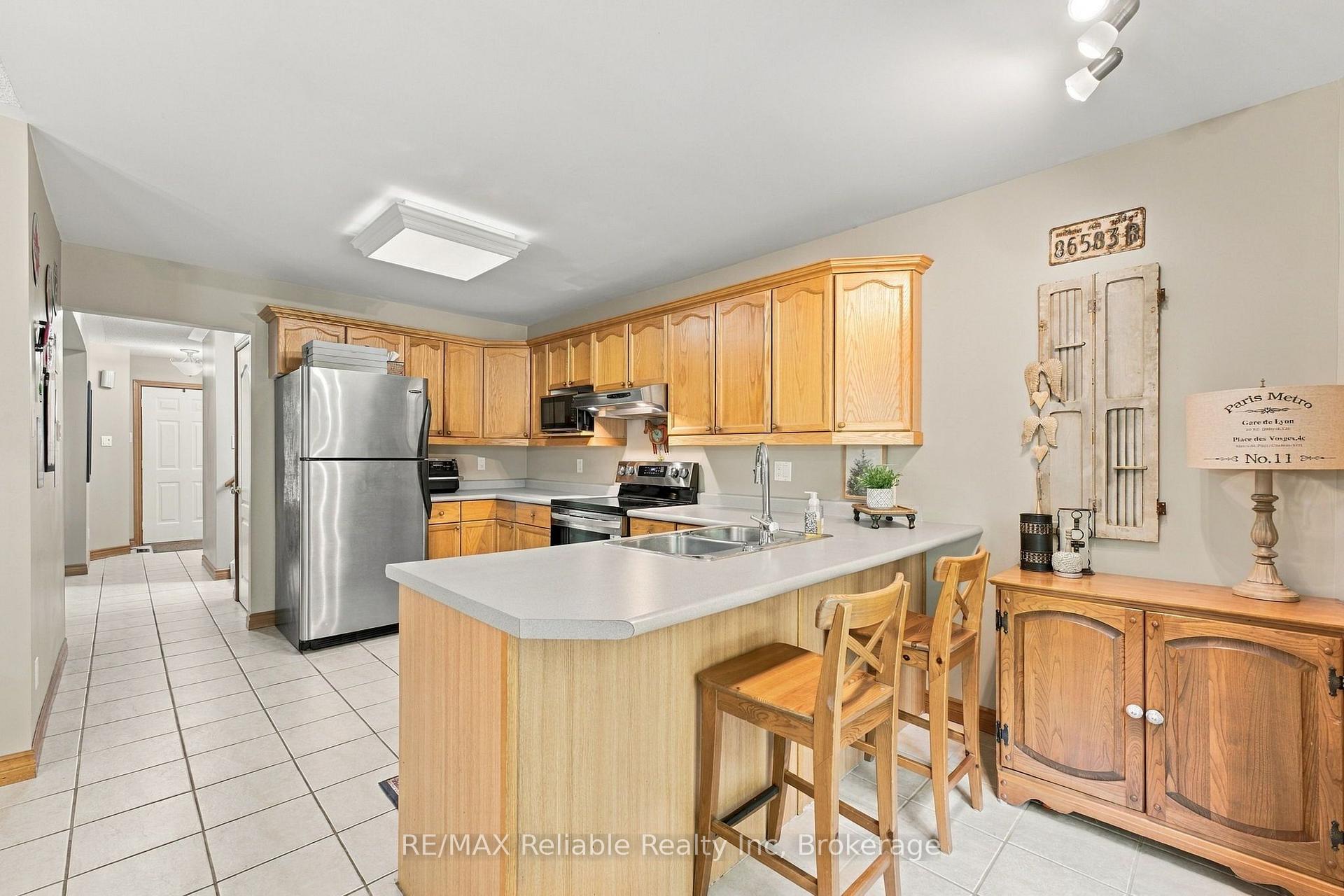 Photo 8 of 71 Meadowridge Road, London, North M — HOMEH