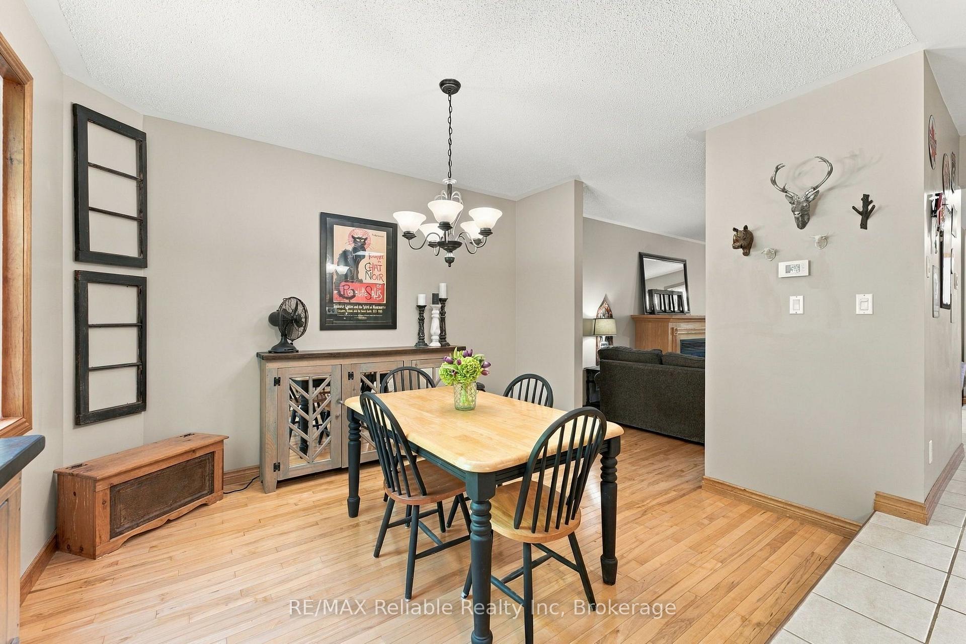 Photo 11 of 71 Meadowridge Road, London, North M — HOMEH