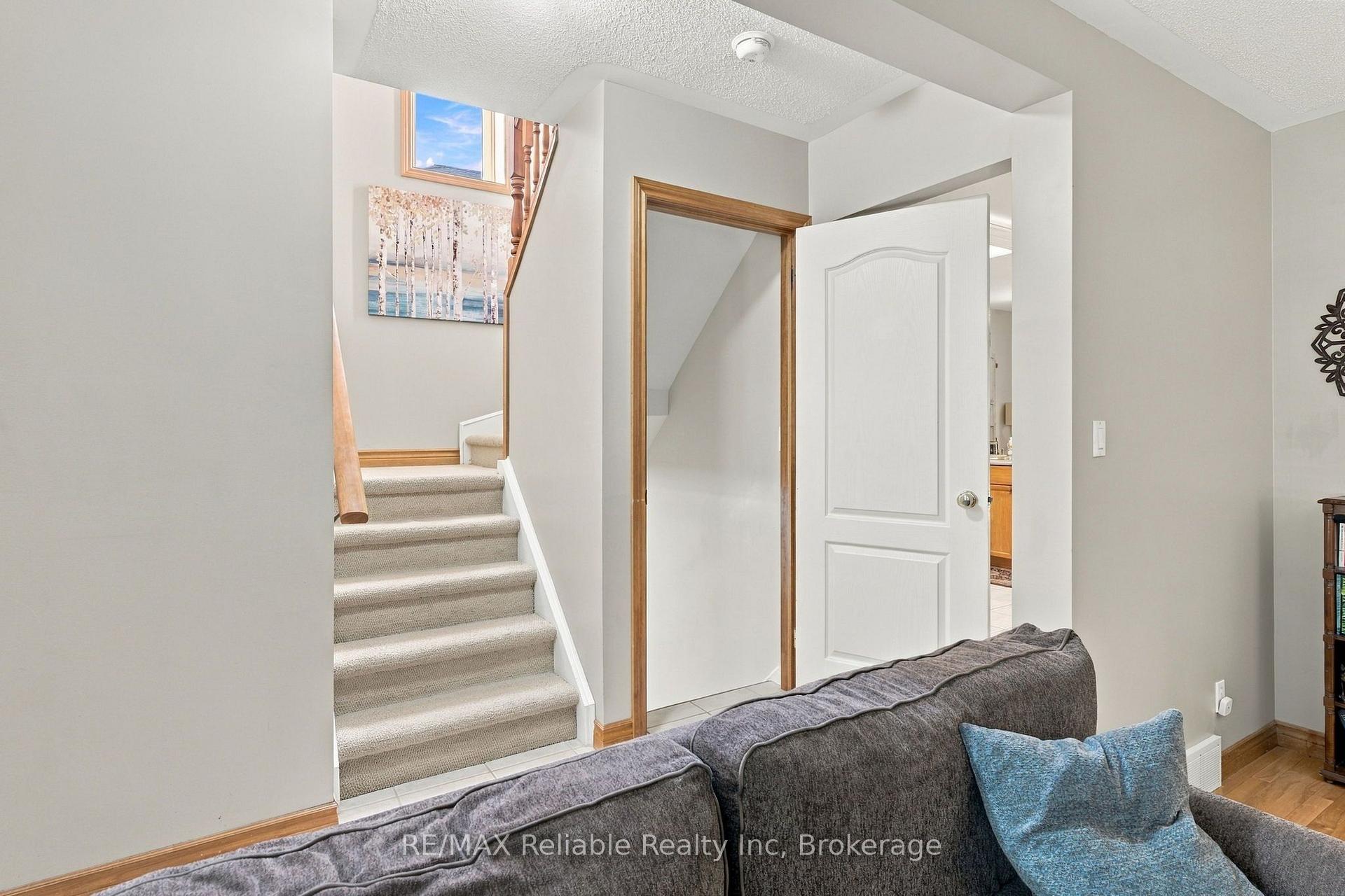 Photo 13 of 71 Meadowridge Road, London, North M — HOMEH