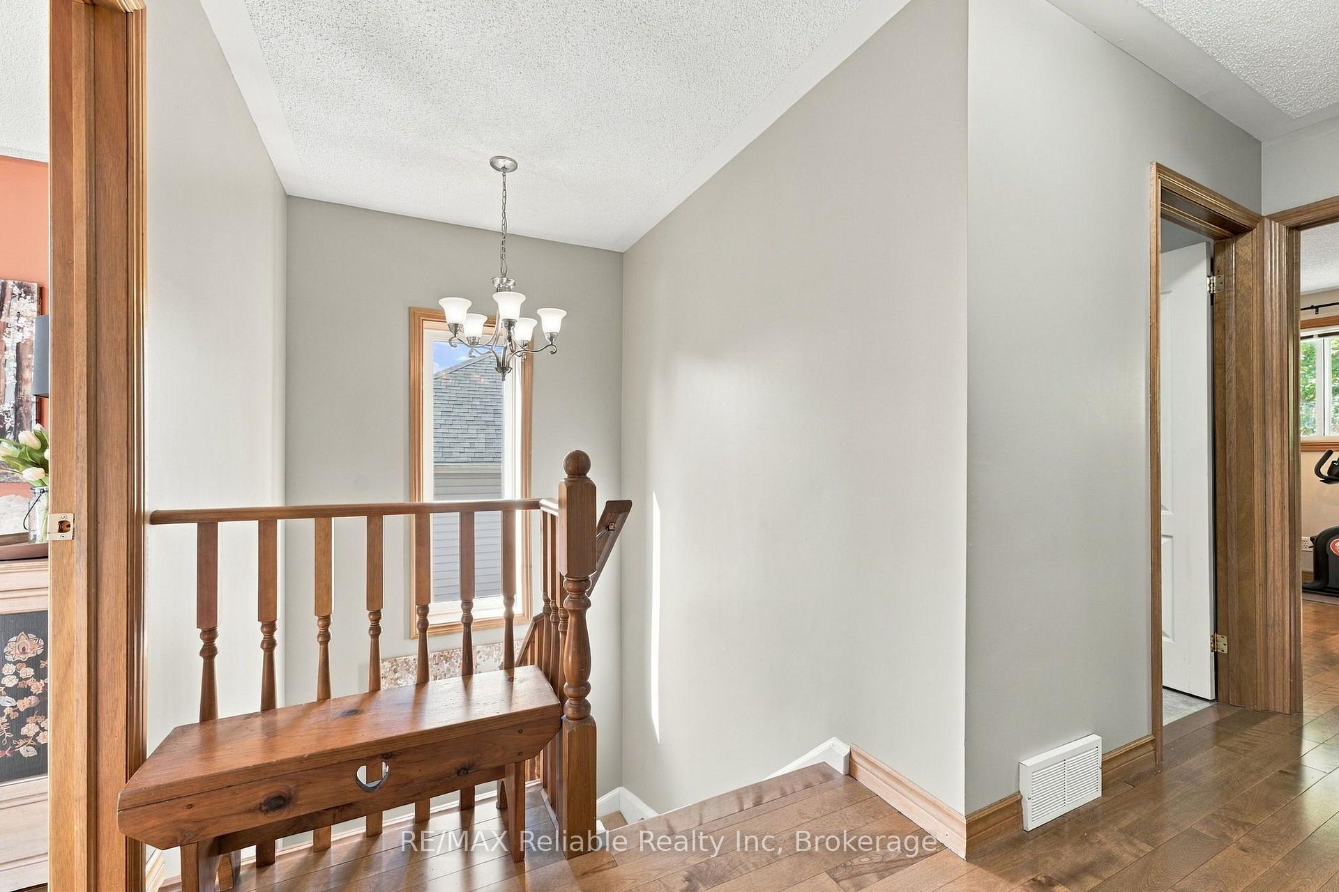 Photo 14 of 71 Meadowridge Road, London, North M — HOMEH