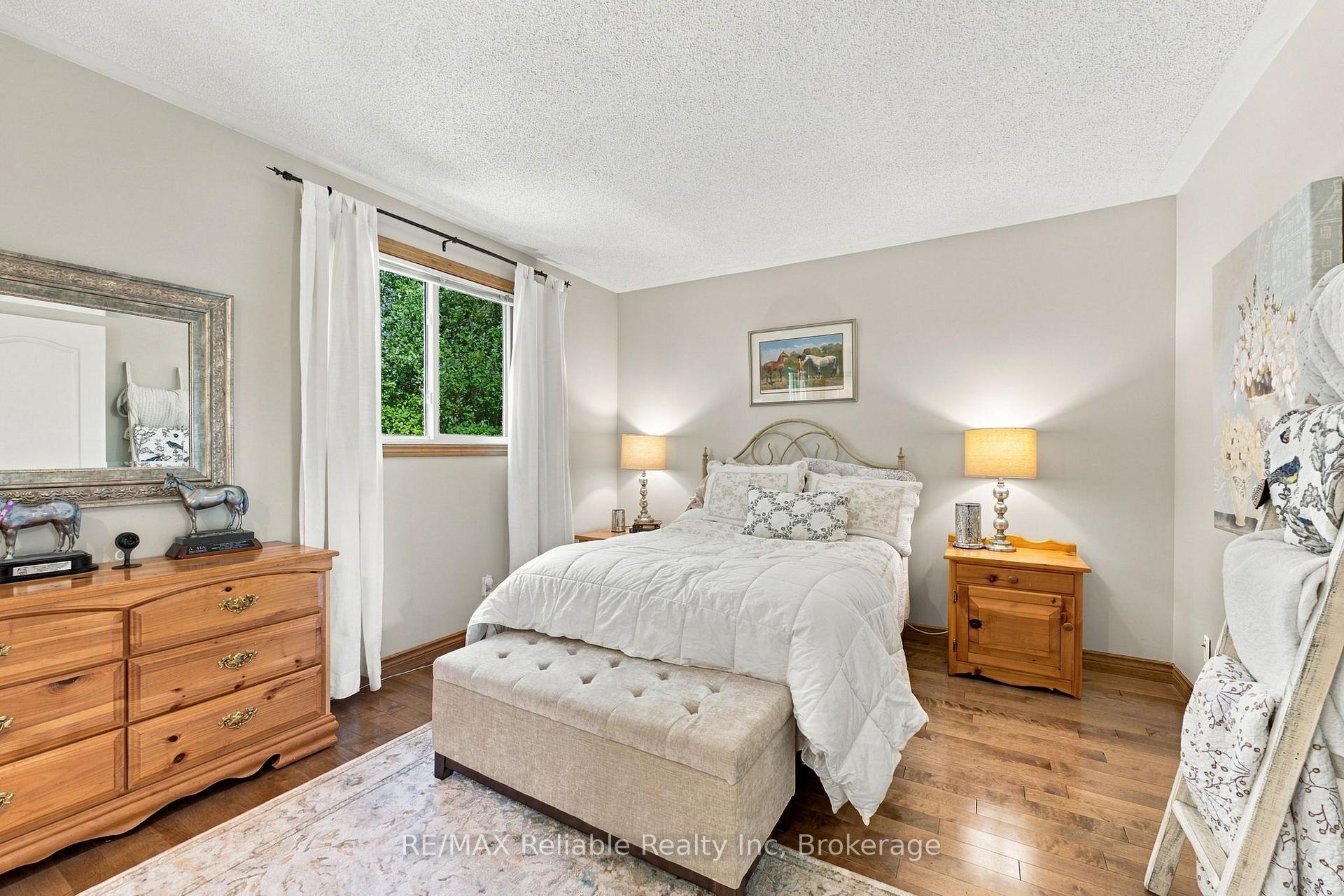 Photo 15 of 71 Meadowridge Road, London, North M — HOMEH