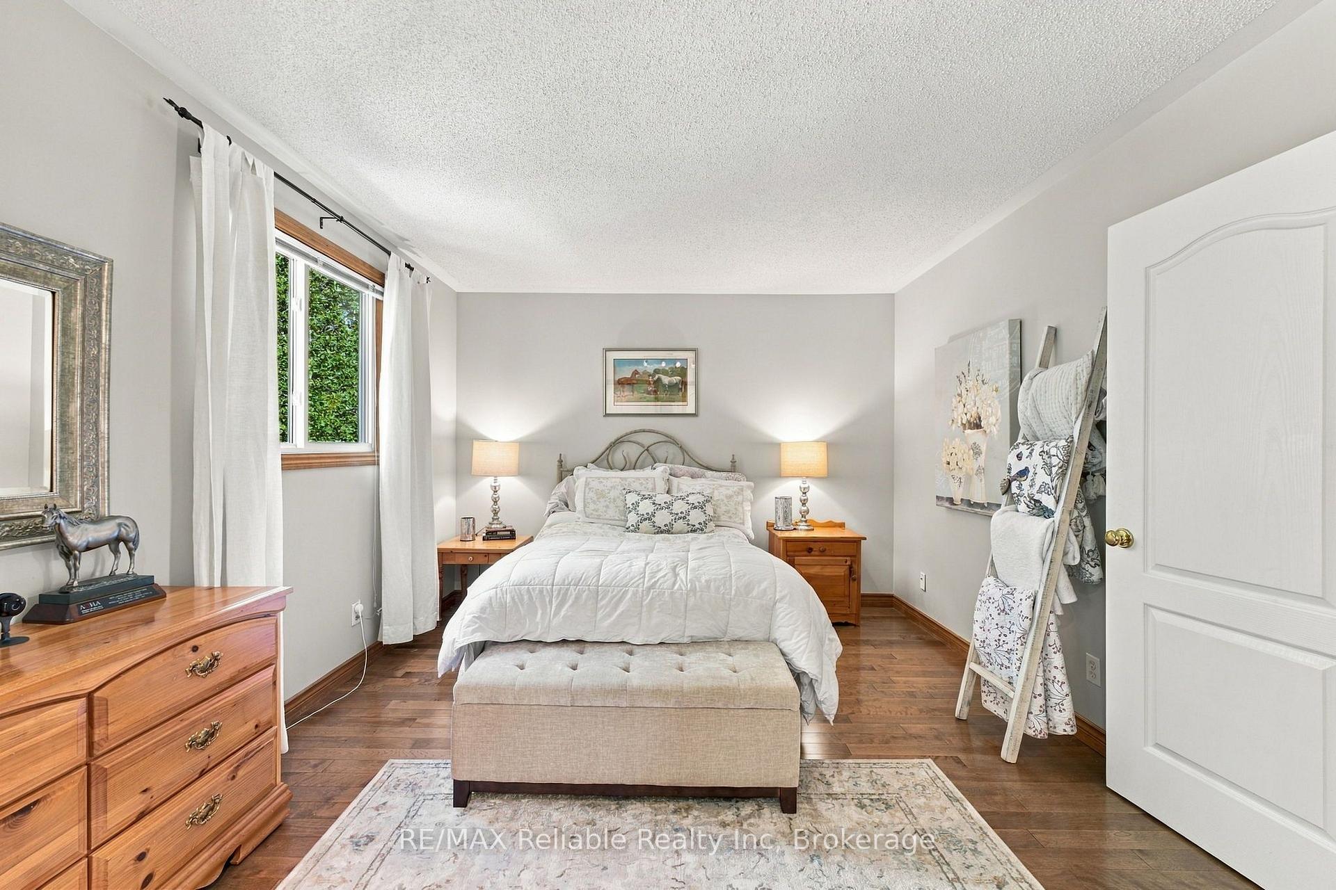 Photo 16 of 71 Meadowridge Road, London, North M — HOMEH