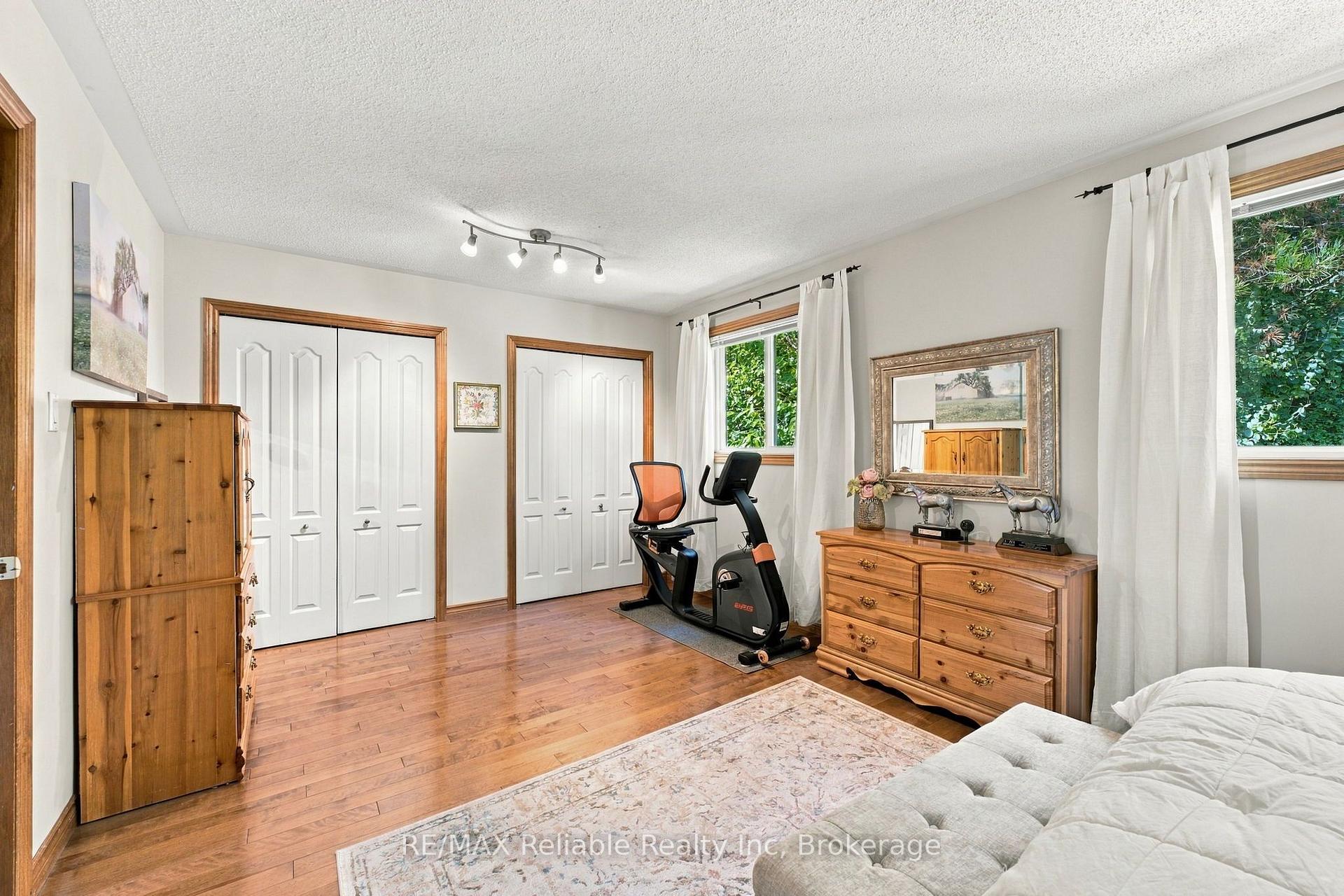 Photo 17 of 71 Meadowridge Road, London, North M — HOMEH
